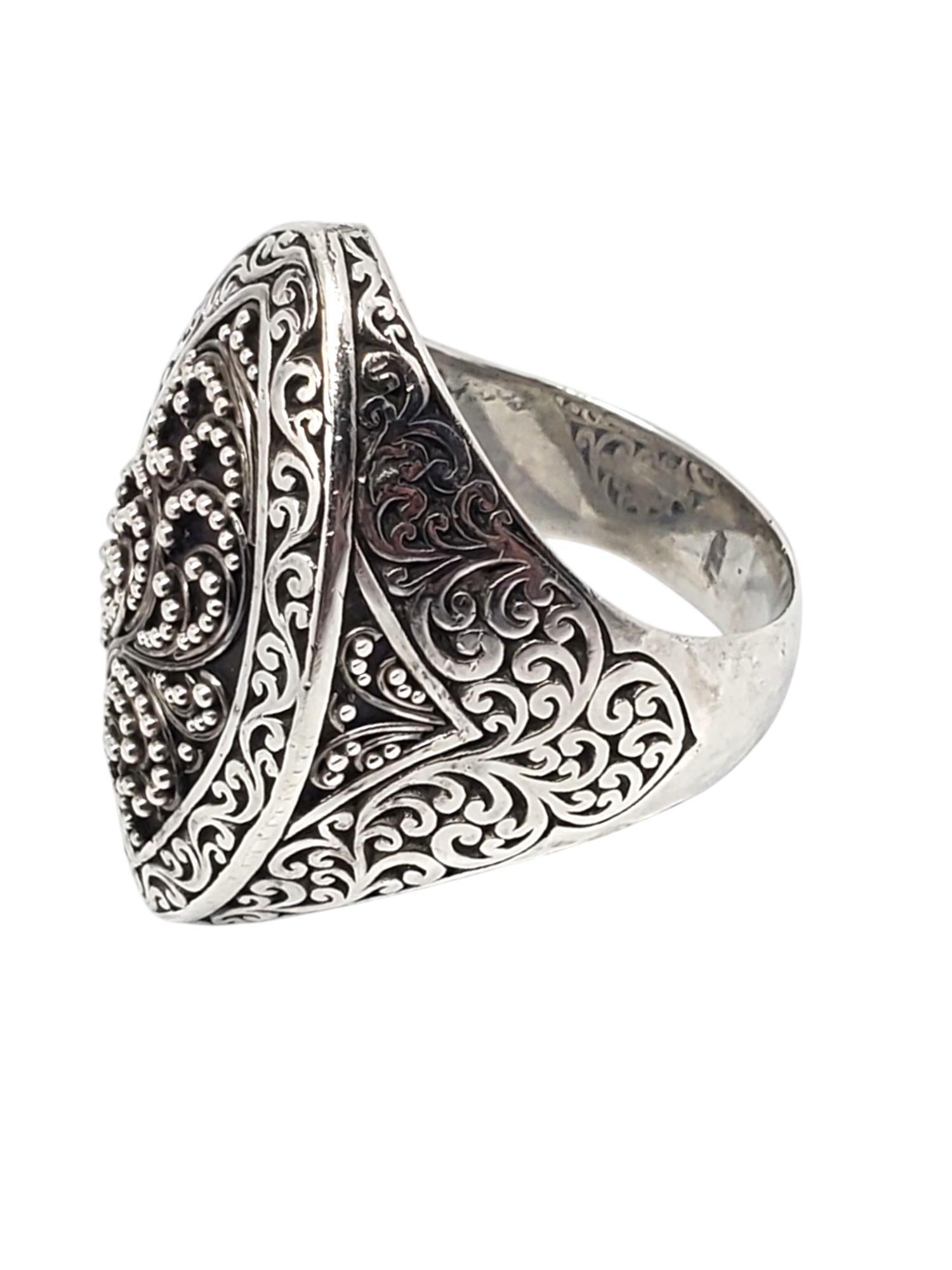 Journey by Lois Hill Sterling Silver Marquise Shaped Statement Ring 

This unique ring by Lois Hill features a marquise shaped top with ornate filigree work crafted in sterling silver.

Shank: 6 mm 

Front of ring approx. 32 mm x 19 mm x 7 mm

Size: