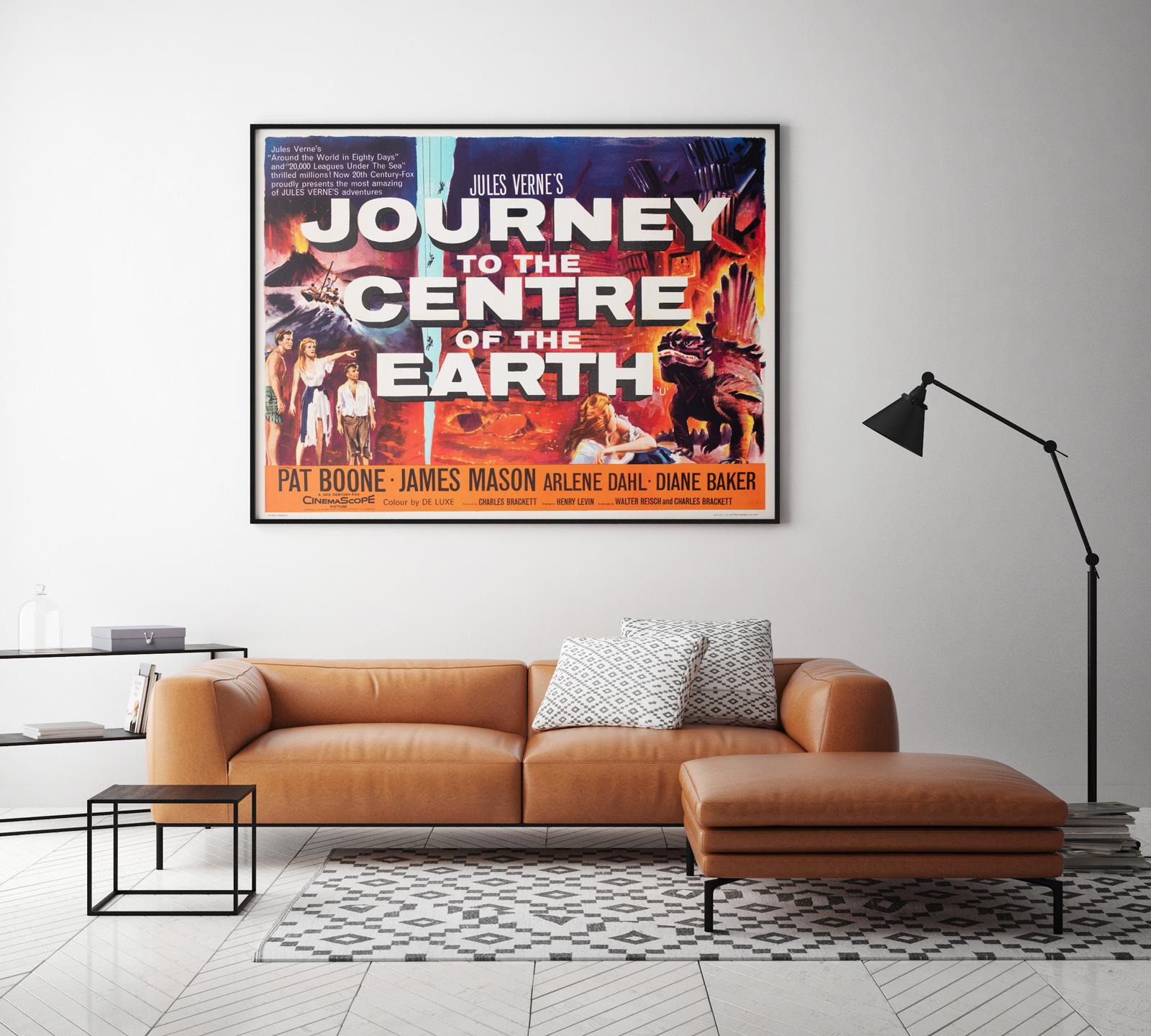 Nous adorons ce quadrant britannique original de la première année de sortie du classique de science-fiction des années 50, Voyage au centre de la Terre. Superbes couleurs et design/One. 


Cette affiche de film vintage originale a été