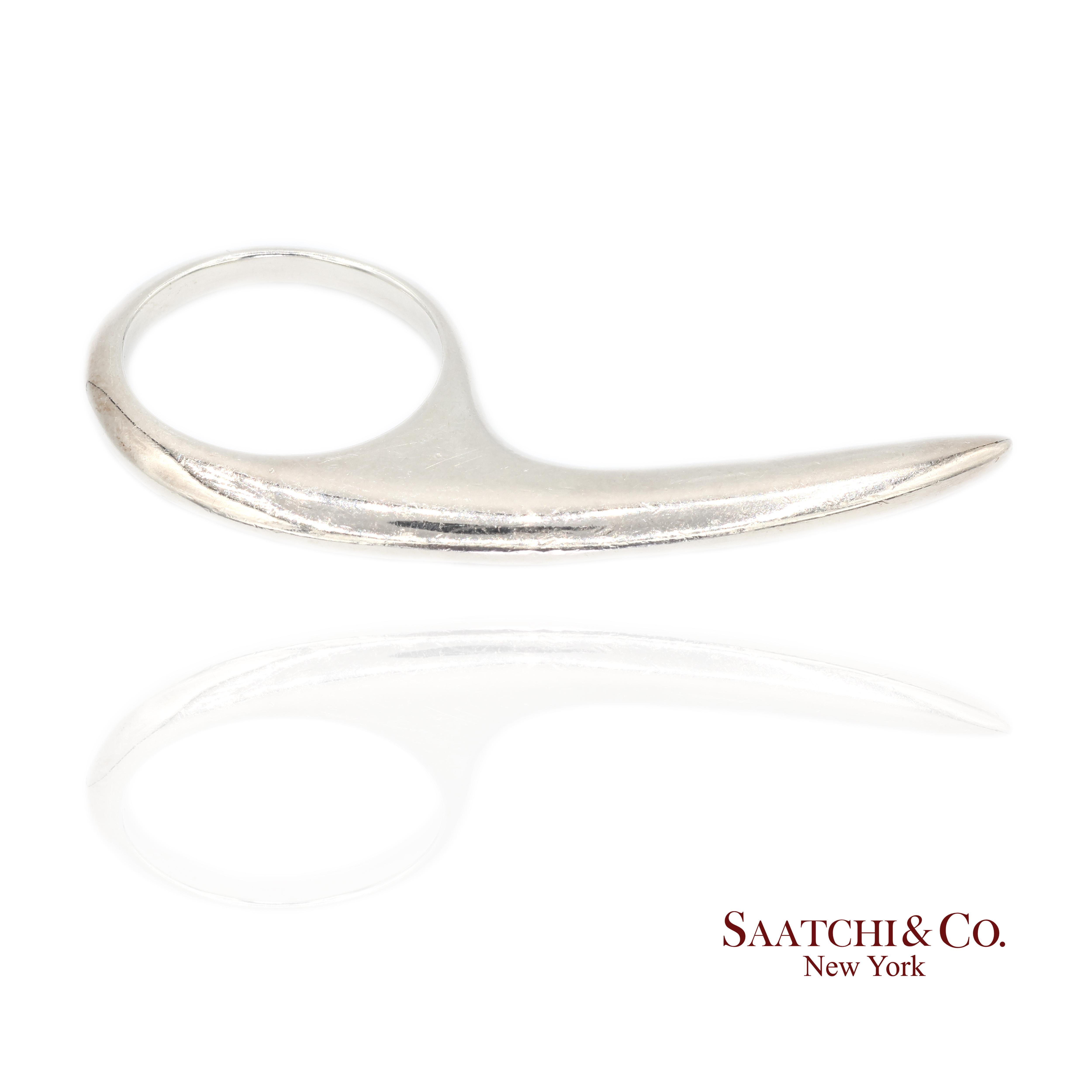 Jovana Djuric Hand-Carved Sterling Silber 950 Große Scheibe Ring im Zustand „Hervorragend“ im Angebot in New York, NY