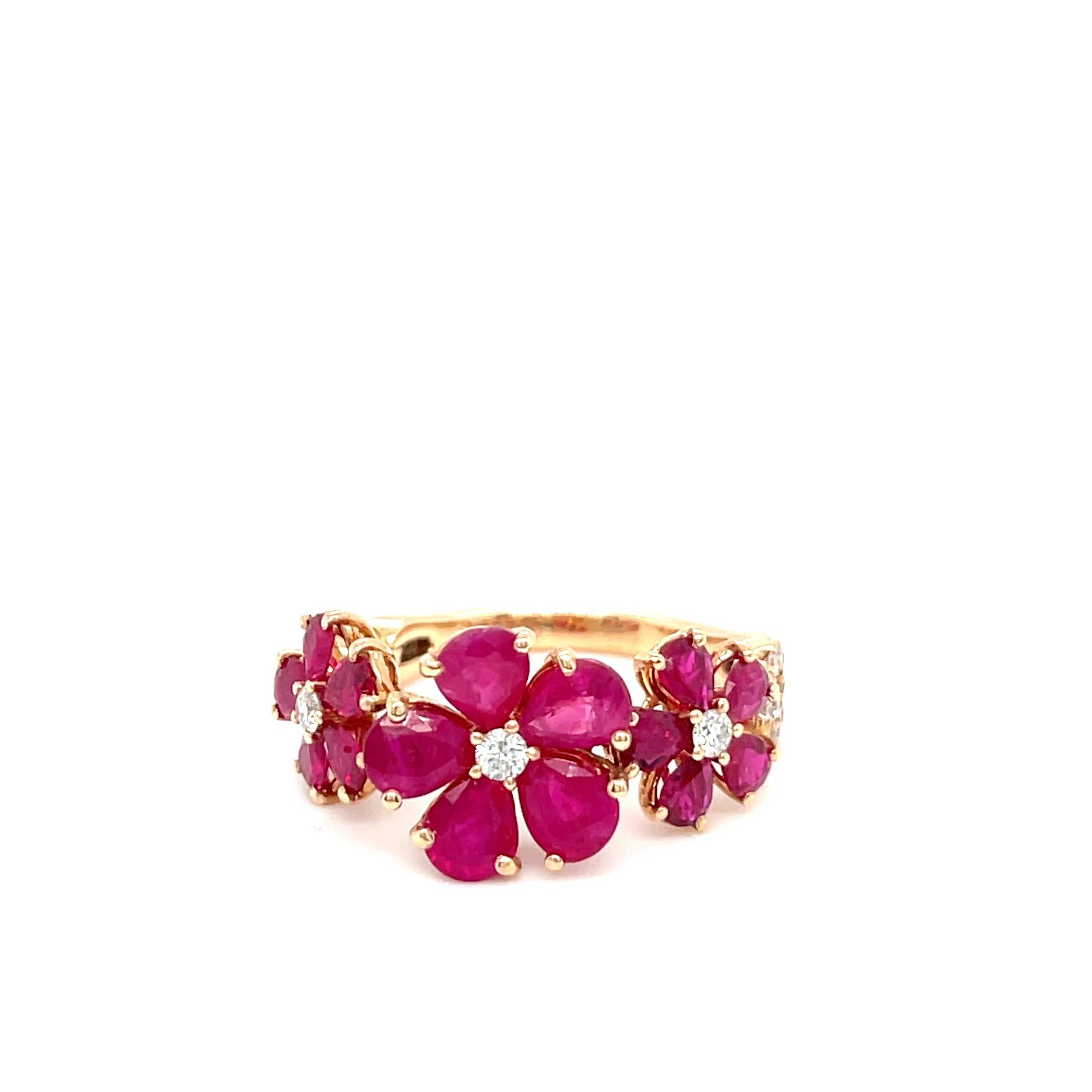 Taille ronde Jovane, bague fleur en or rose 18 carats, rubis 3,5 carats et diamants taille 6,75 2088MI 4,8 g en vente