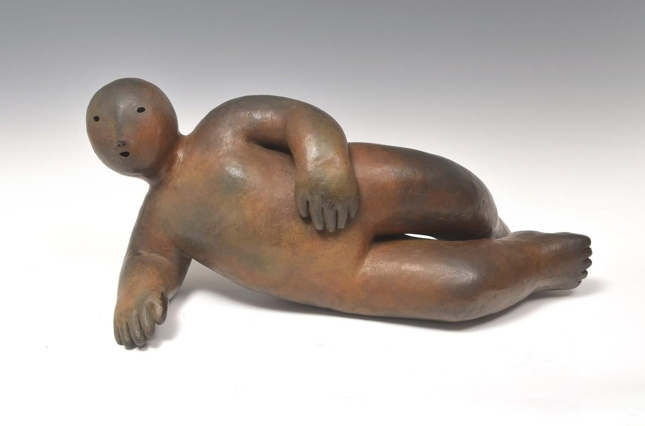 Figurative Sculpture Joy Brown - Fauteuil inclinable sur le côté