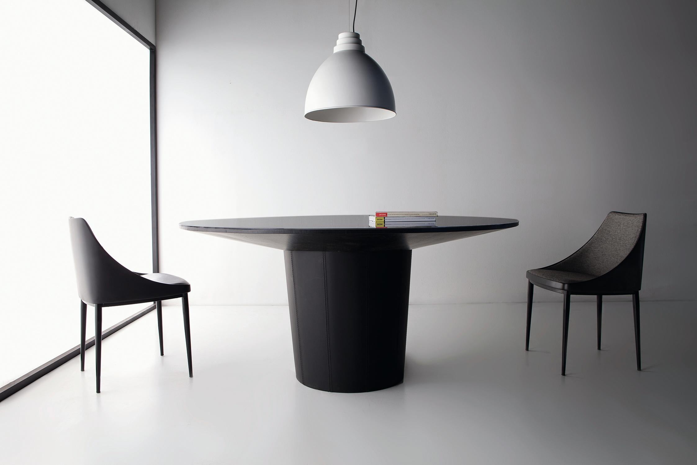 Joy Dining Table by Doimo Brasil
Dimensions: D 160 x H 75 cm 
Materials: Base: Smooth reconst. leather, Top: Veneer. 


With the intention of providing good taste and personality, Doimo deciphers trends and follows the evolution of man and his