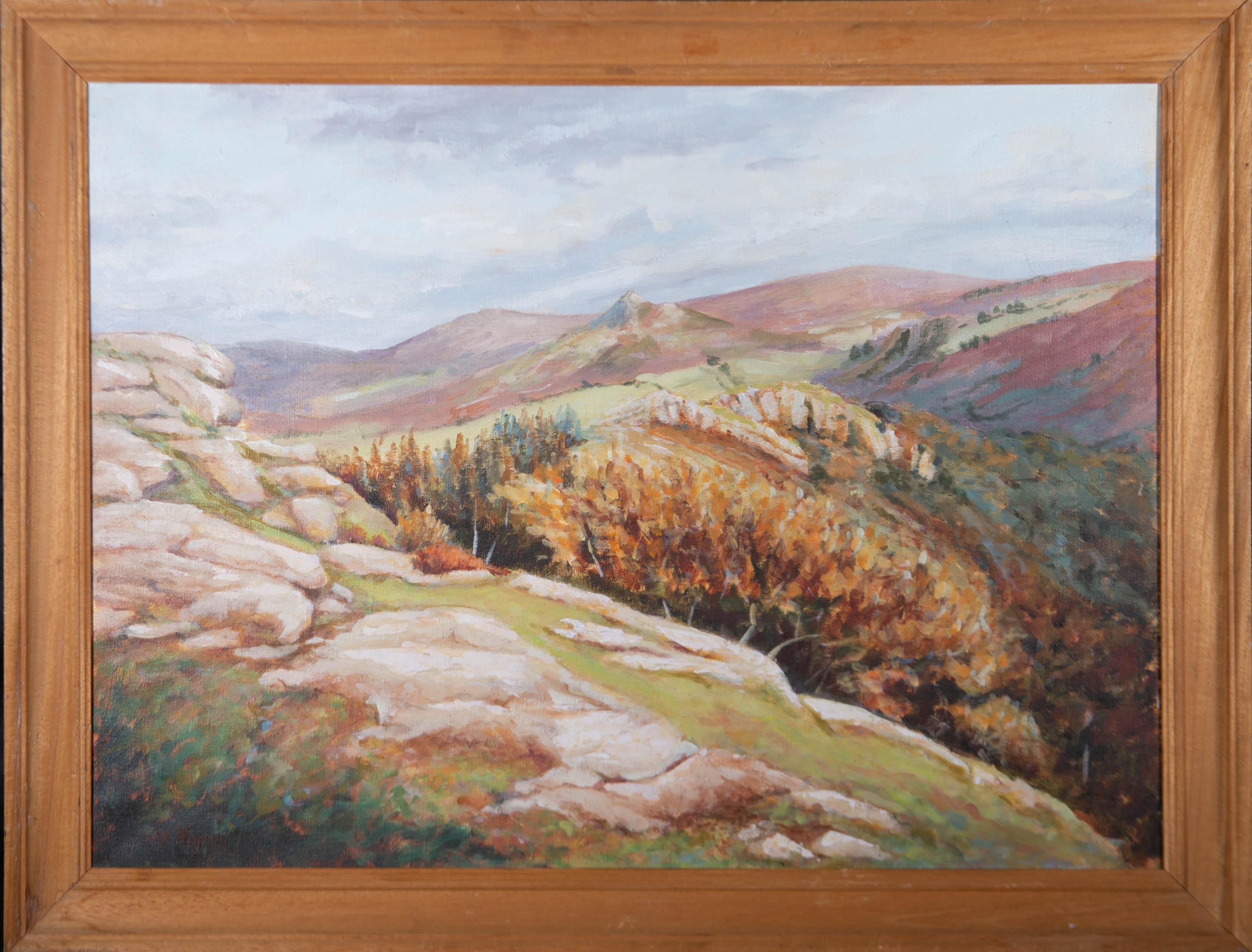 Eine sonnige Landschaft mit Bäumen in herbstlichen Farben und Hügeln in der Ferne. Präsentiert in einem Holzrahmen. Signiert am unteren linken Rand. Auf Leinwand auf Keilrahmen.
