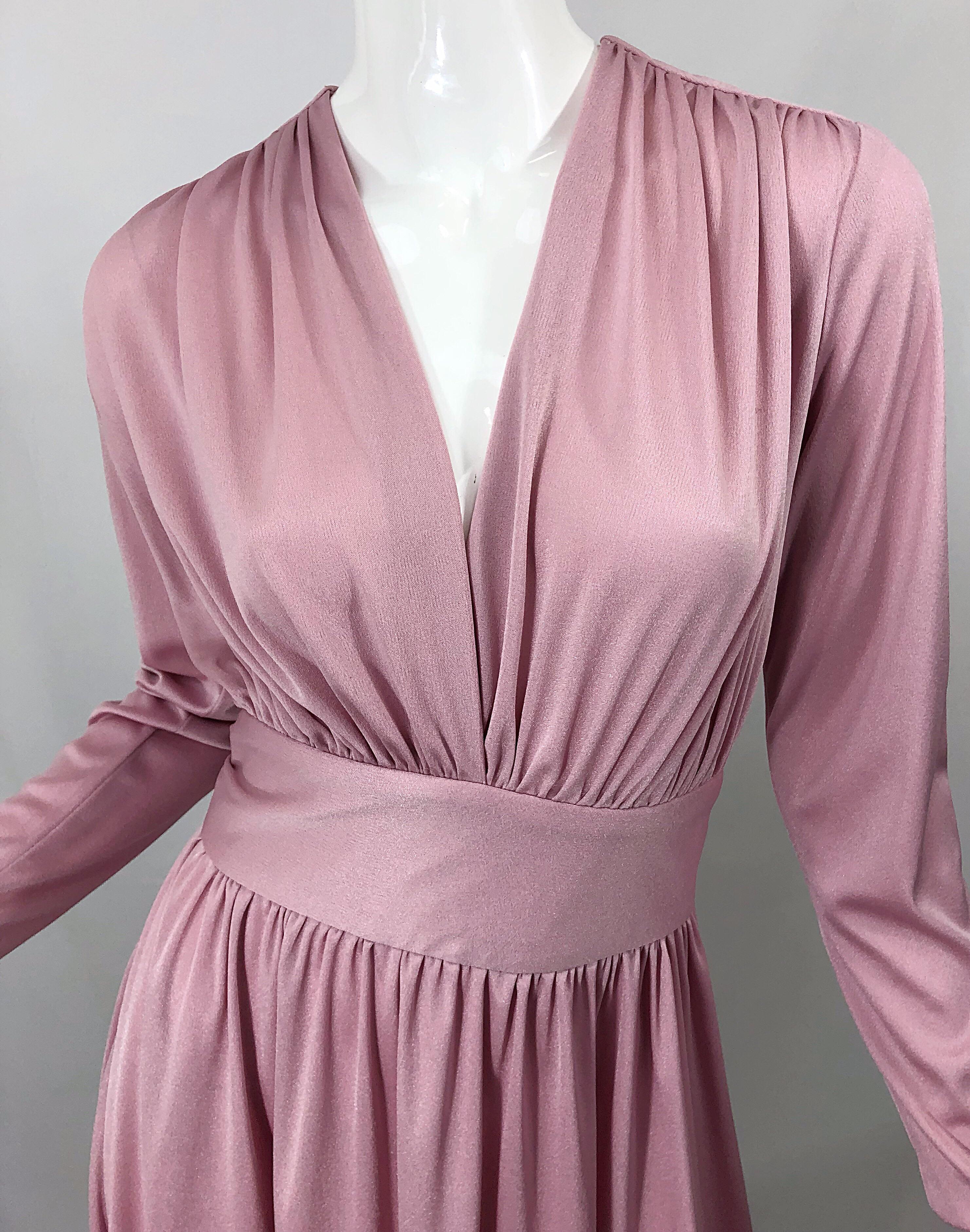 Joy Stevens 1970er Jahre Rosa Mauve Staubrosa Langarm Disco Vintage 70er Jahre Kleid (Violett) im Angebot