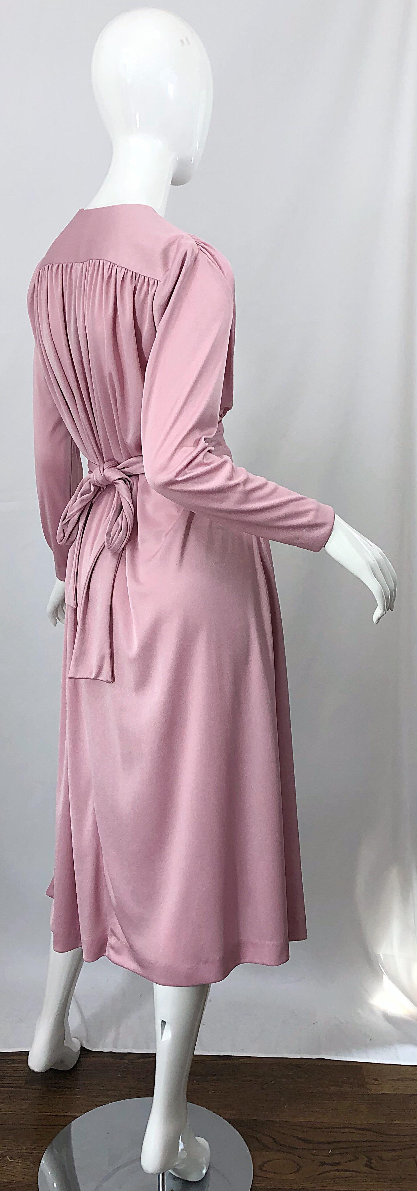 Women's Joy Stevens 1970s Pink Mauve Dusty Rose Long Sleeve Disco Vintage 70s Dress For Sale