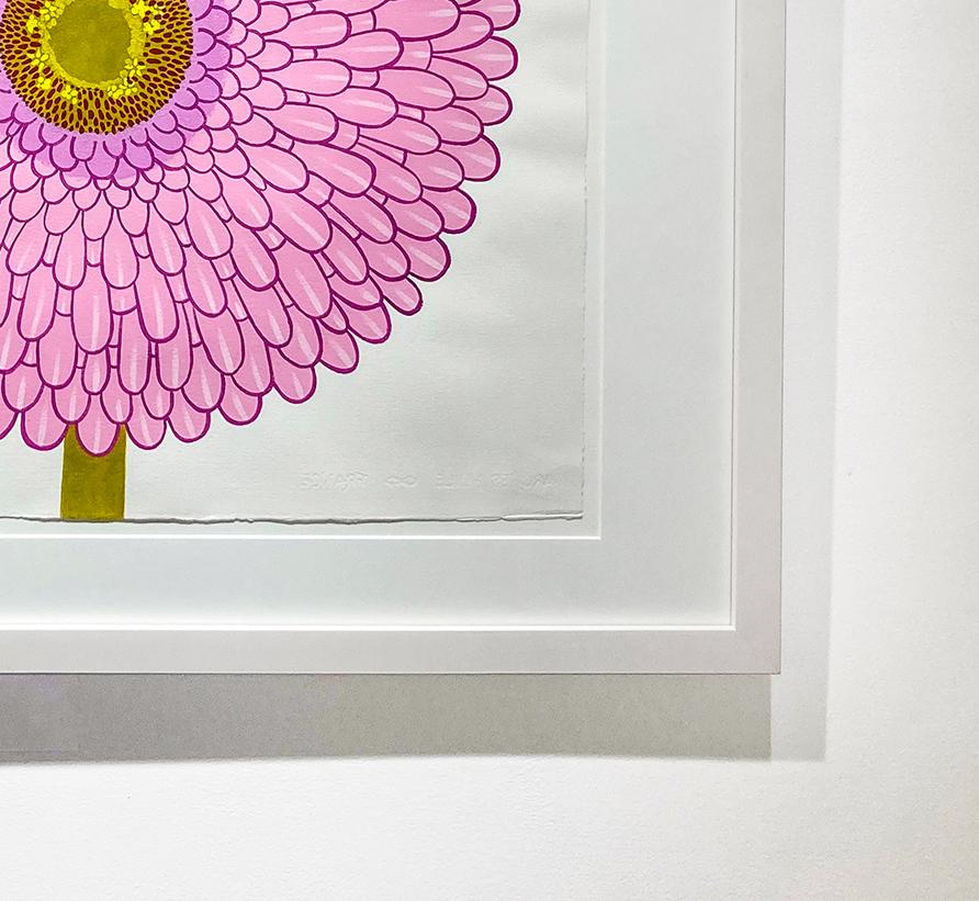 Zinnia (Zeitgenössisches Stillleben, grafische handbemalte rosa Blume auf Papier) im Angebot 4