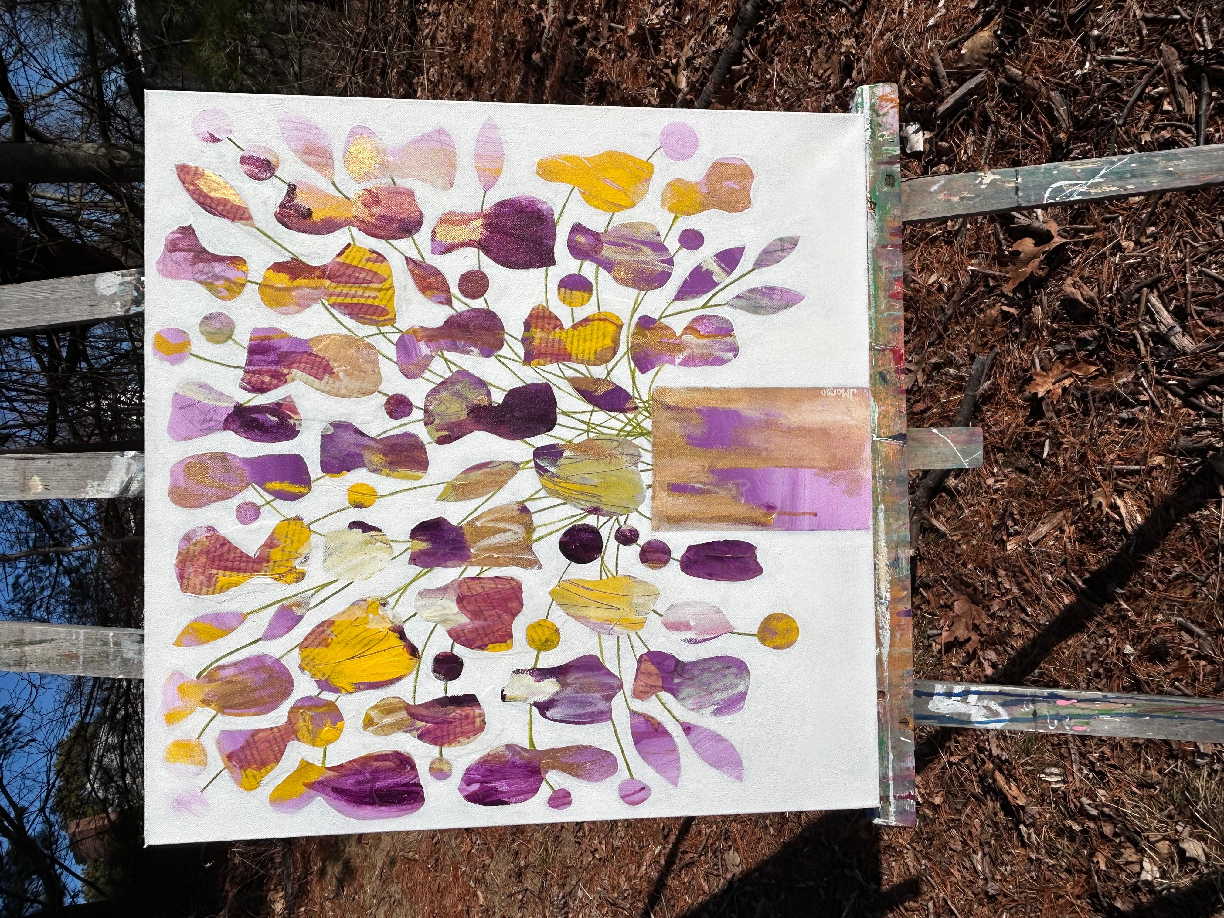 <p>Commenti dell'artista<br />Pagine tratte da La vita segreta delle api adornano fiori di iris che fuoriescono da un vaso rettangolare. Le sfumature del viola e dell'oro infondono a questo fantasioso bouquet un caldo bagliore estivo. La miscela di