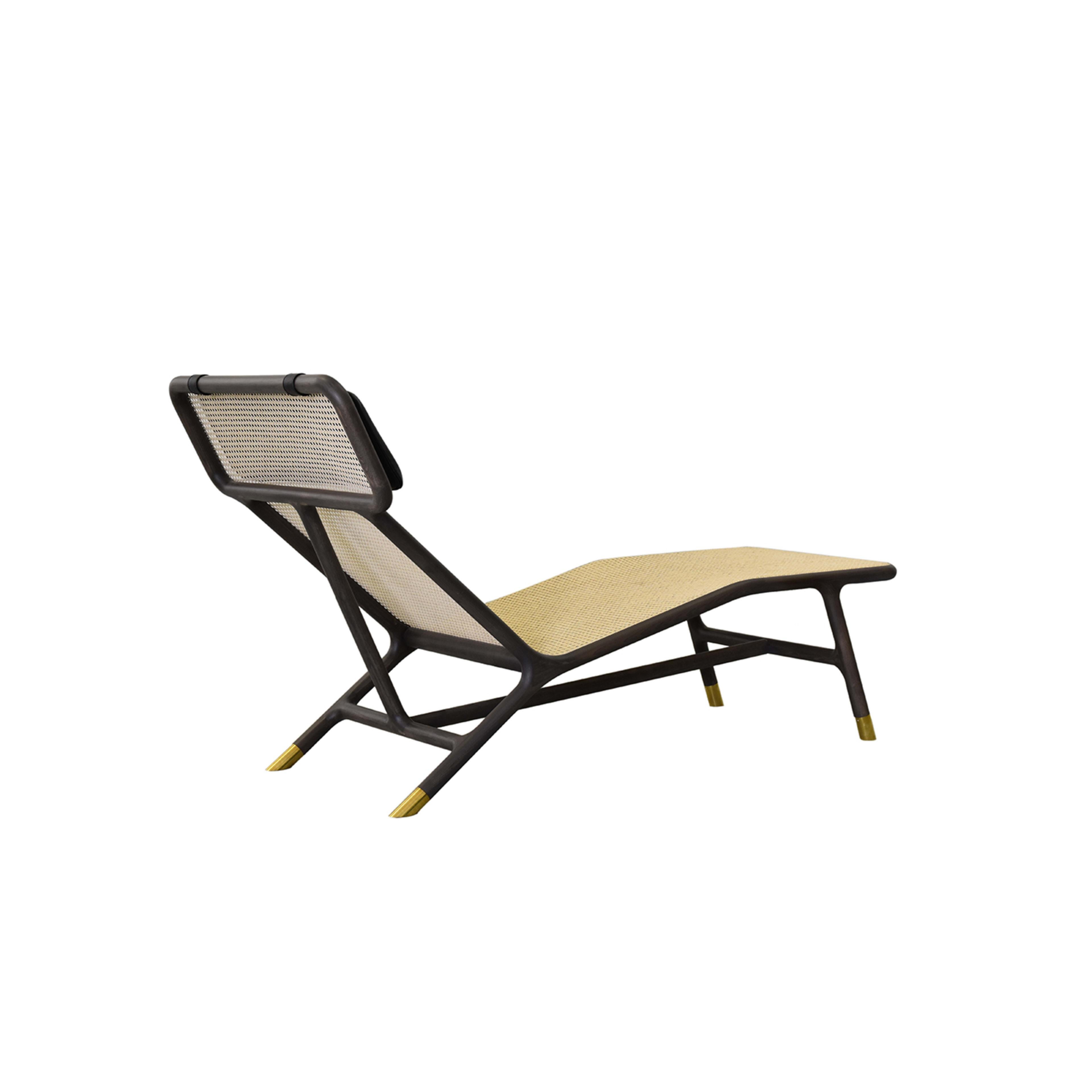 This timeless classic chaise longue will make a chic impact in any area of the home. Showcasing an elegant black finish ash wood structure with polished brass feet, and a remarkable woven Vienna seat. Comes accessorized with a padded matching