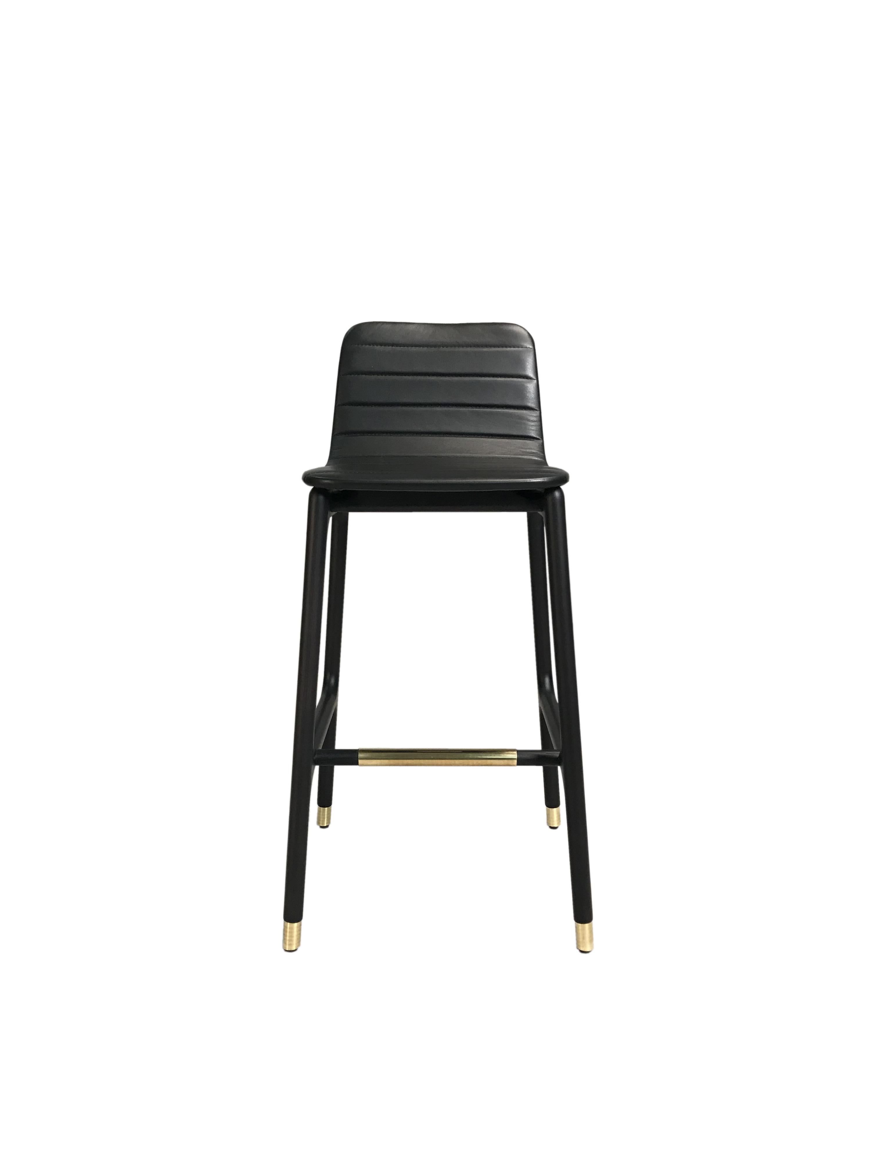 Contemporary style Joyce bar stool made of ashwood with leather or fabrics upholstered seat, and brass footrest.
Designed by Libero Rutilo.
Available in different heights, from 60 to 80 cm
Made in Italy by Morelato