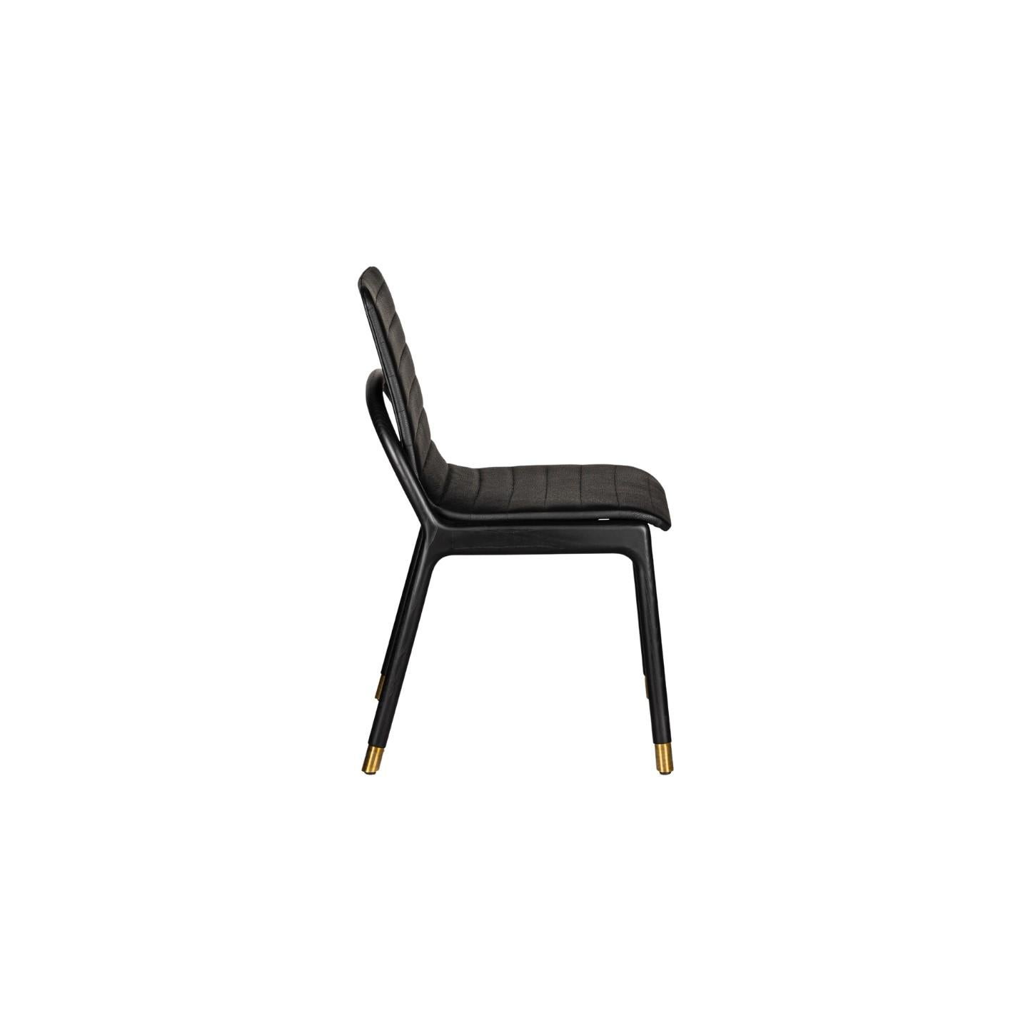 Contemporary style Joyce dining chair made of ashwood with leather tufted seat and brass tips.
Design Libero Rutilo
