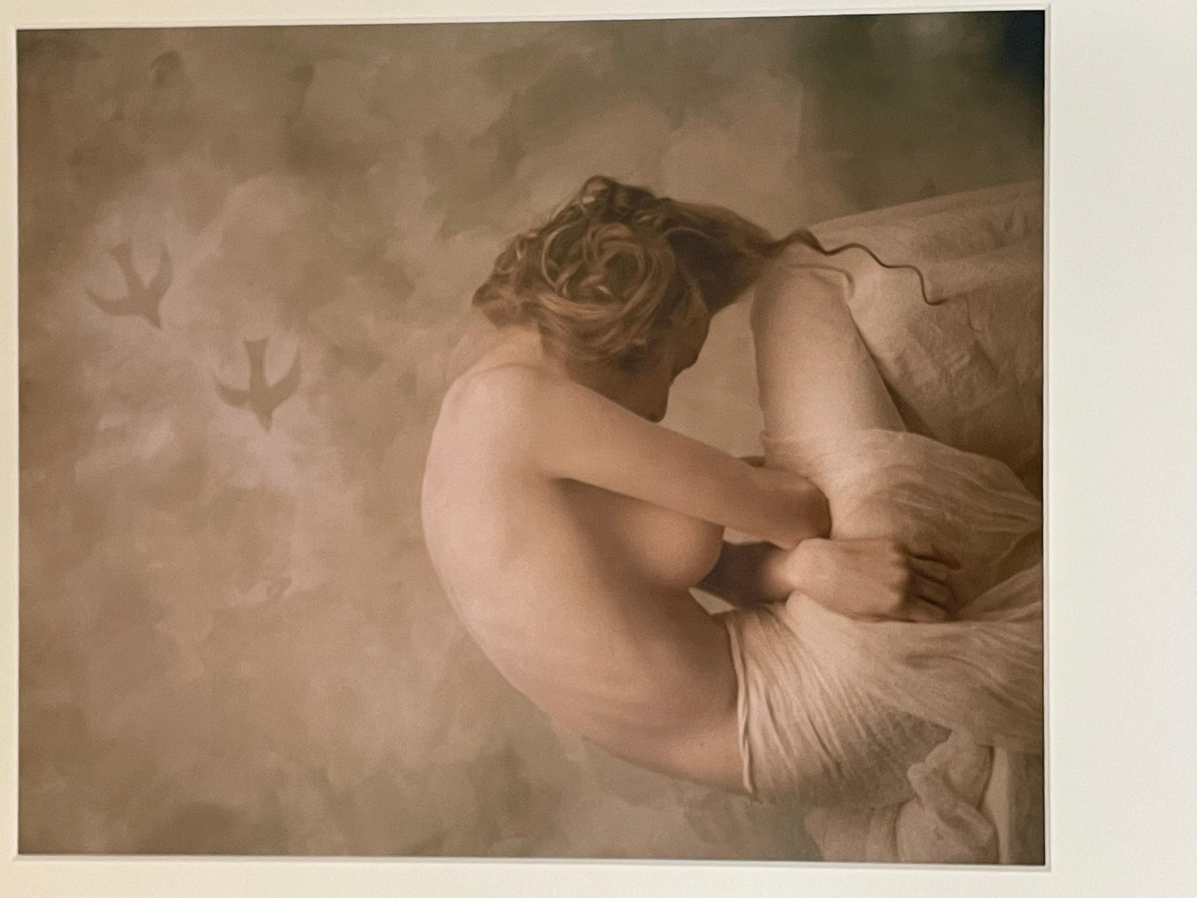 Femme oiseau - Beige Color Photograph par Joyce Tenneson