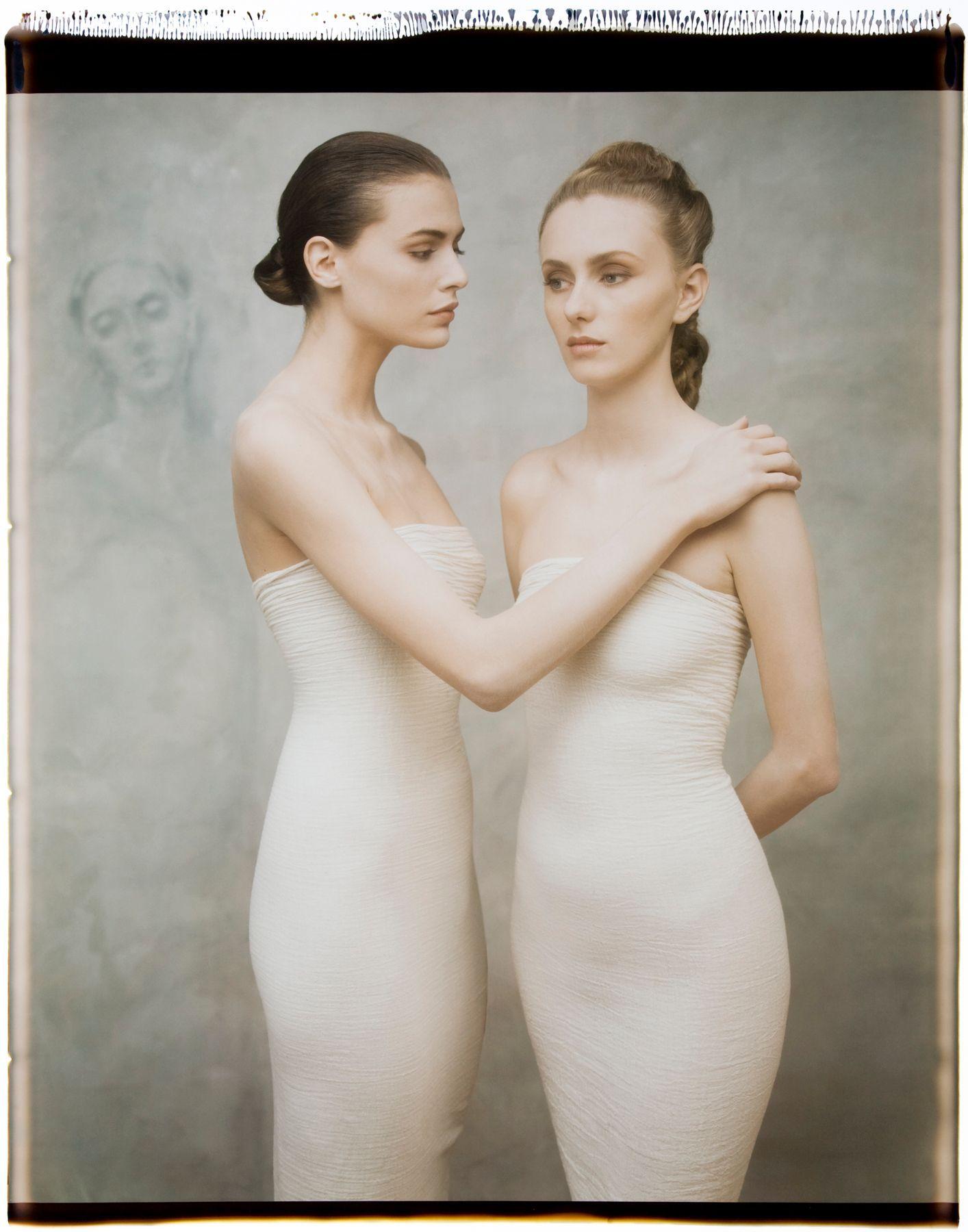Joyce Tenneson Color Photograph – Sonia und Suzanne