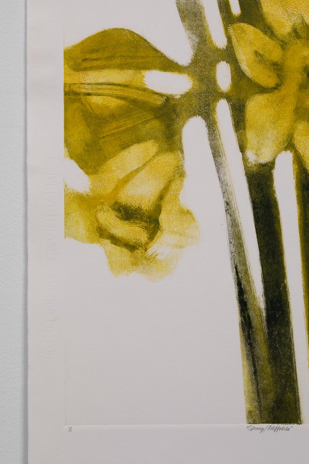 Monoimpression Spring/Daffodils de Joyce T. Nagel, signée et datée - Gris Still-Life Print par Joyce Tilley Nagel