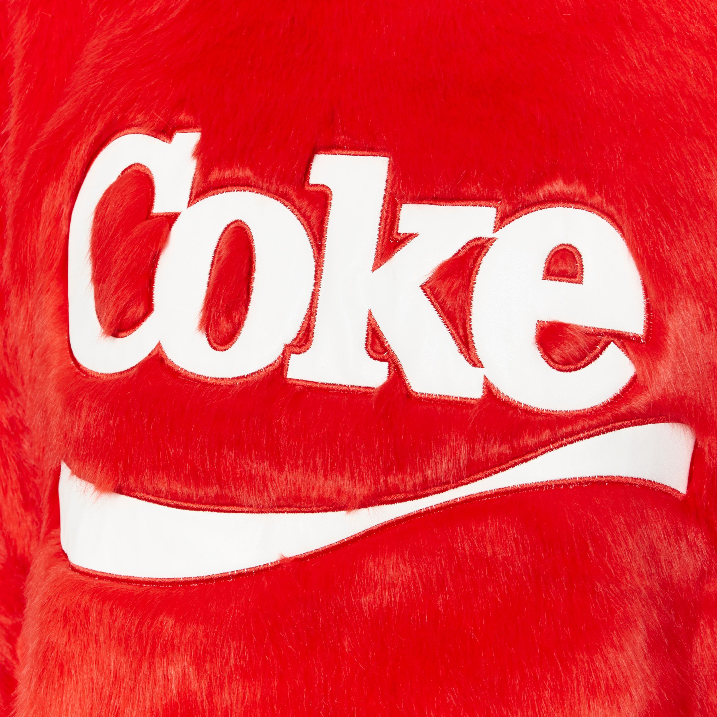 JOYRICH X COCA COLA felpa oversize con logo in pelliccia sintetica rossa, pullover raro L.
Marchio: Joyrich
Nome del modello / Stile: Pullover in pelliccia sintetica
Materiale: Acrilico, poliestere
Colore: rosso
Modello: Tinta unita
Dettaglio extra: