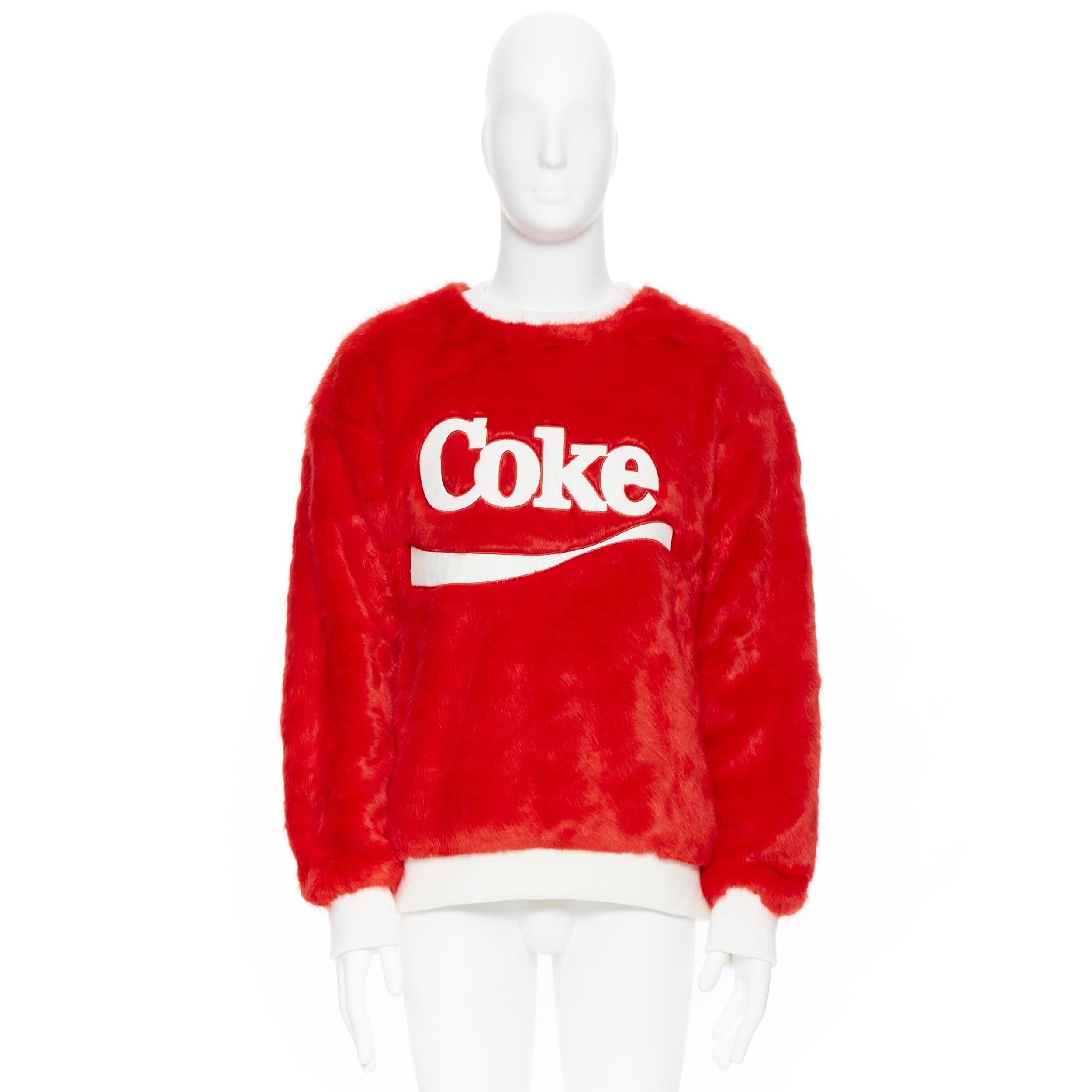 Rosso JOYRICH X COCA COLA felpa oversize con logo in pelliccia sintetica rossa, pullover raro L.