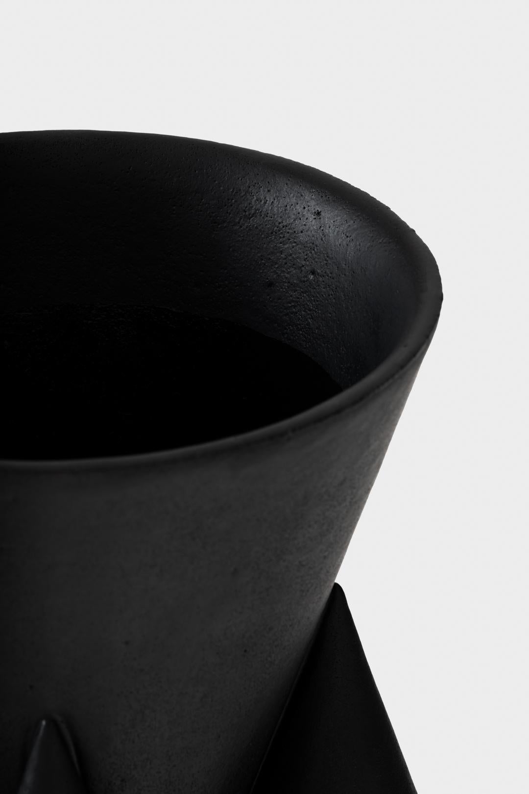 Smaltato Vaso Joy's Planter in ceramica smaltata con forma a razzo di Joy Herro in vendita