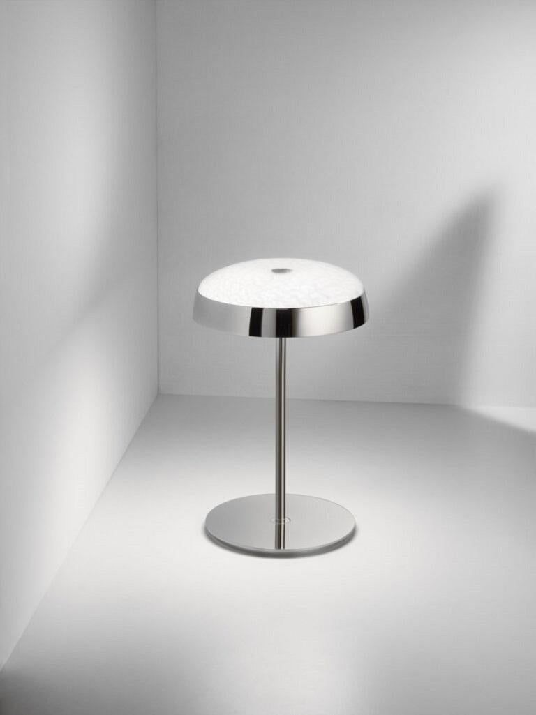 Lámpara de mesa Joza by Aggiolight
Dimensiones: D 27 x A 42 cm. 
Materiales: Metal cromado pulido, cristal.

Disponible en otros acabados metálicos. Póngase en contacto con nosotros.

Todas nuestras lámparas pueden cablearse según cada país. Si se