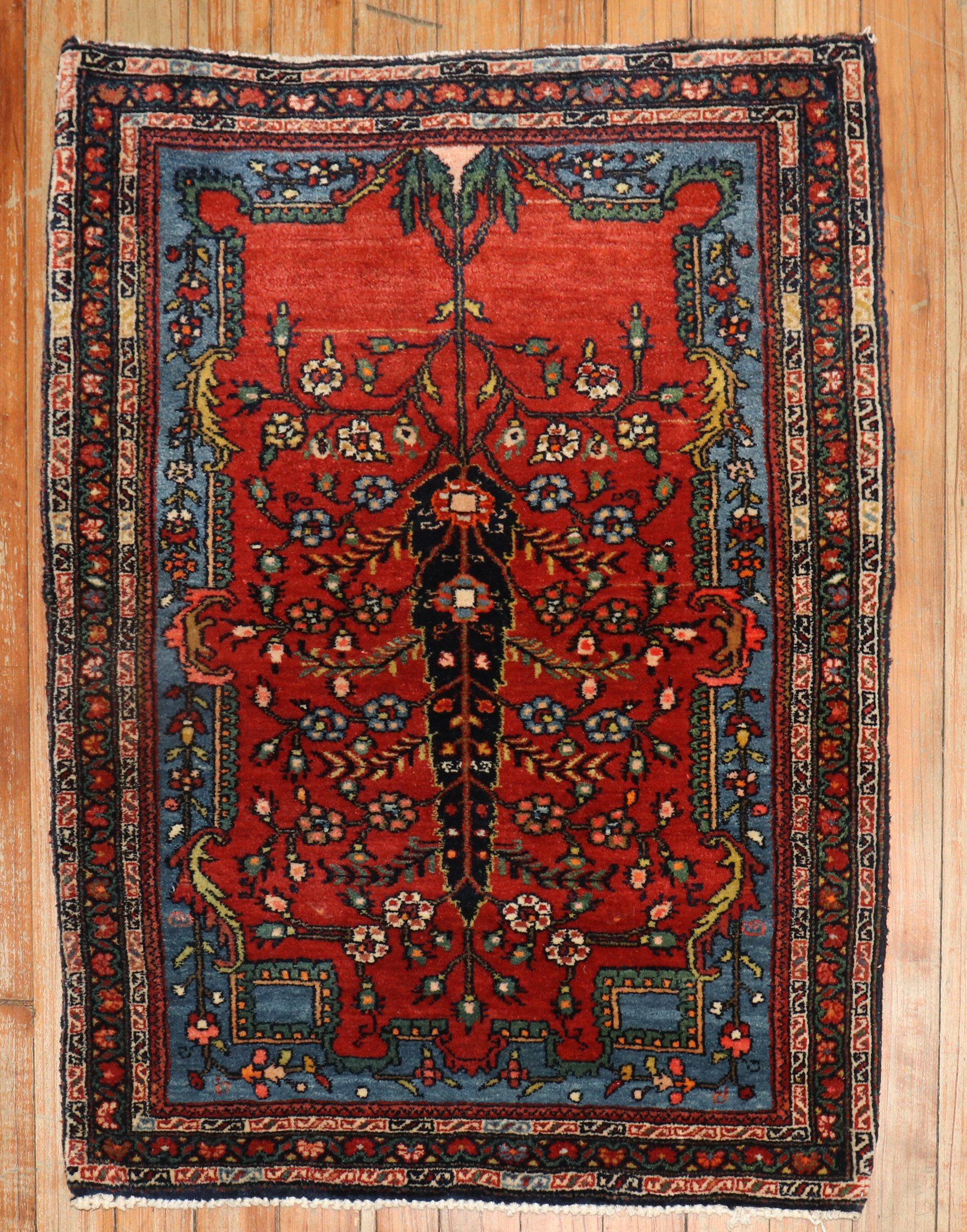 An early 20th century high collectible Jozan Sarouk rug with an ornate palette in rich brick red and navy tones

Measures: 1'11' x 2'7”.

