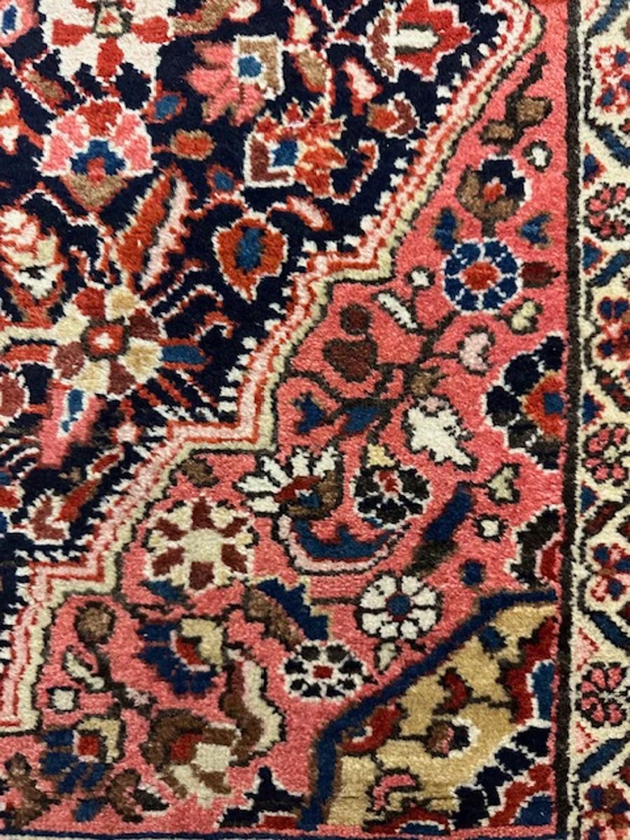 Tappeto Jozan In condizioni buone in vendita a NEW YORK, NY
