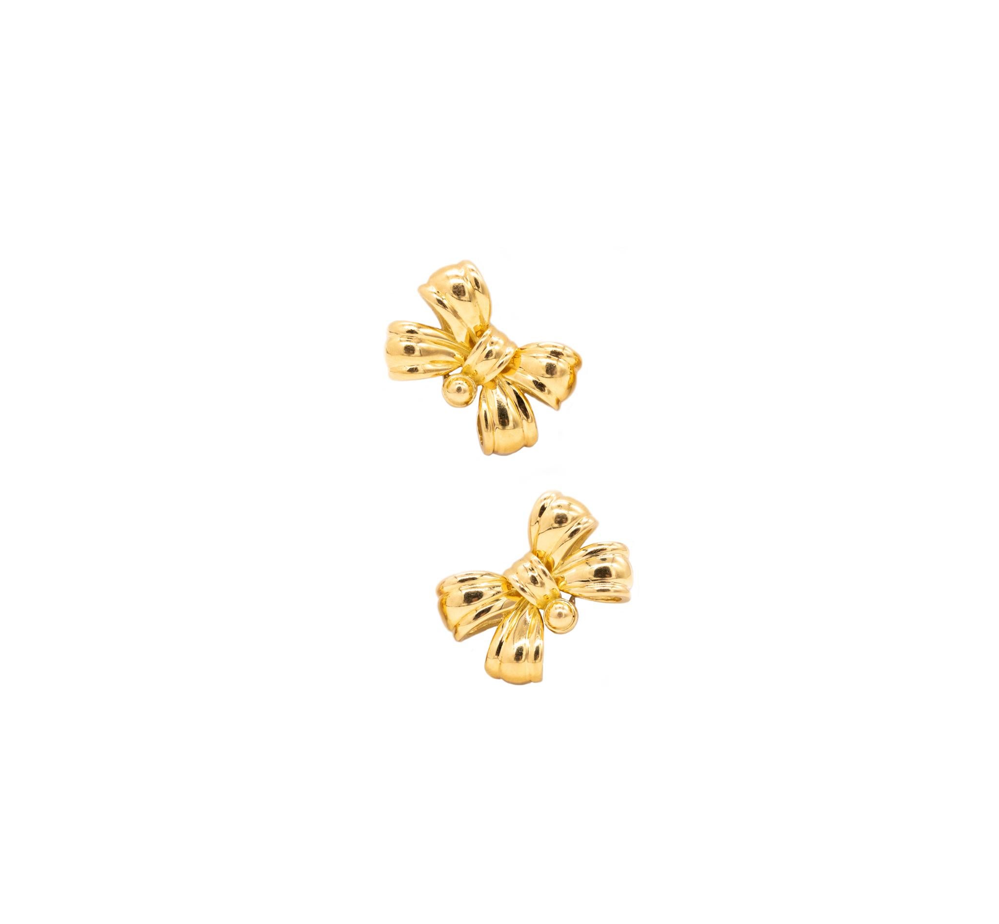 Nice pair of French earrings designed by J.P. Bellin.

Very handsome and unusual pail made in Paris, France at the atelier of J.P. Bellin. They was crafted as a pair of elaborated bows in solid yellow gold of 18 karats, with high polished finish.