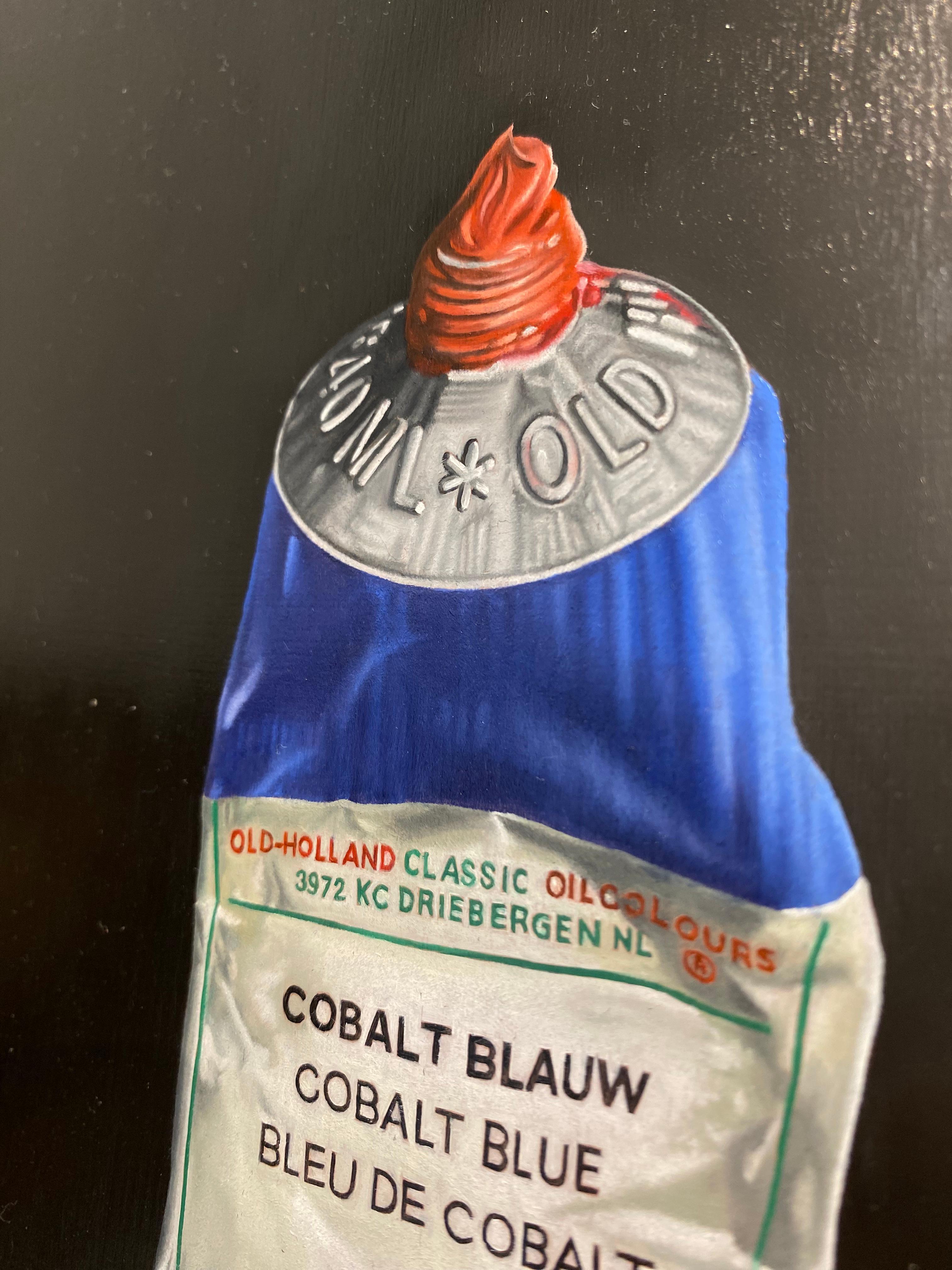 Rojo disfrazado de azul - Pintura hiperrealista contemporánea del siglo XXI en venta 5