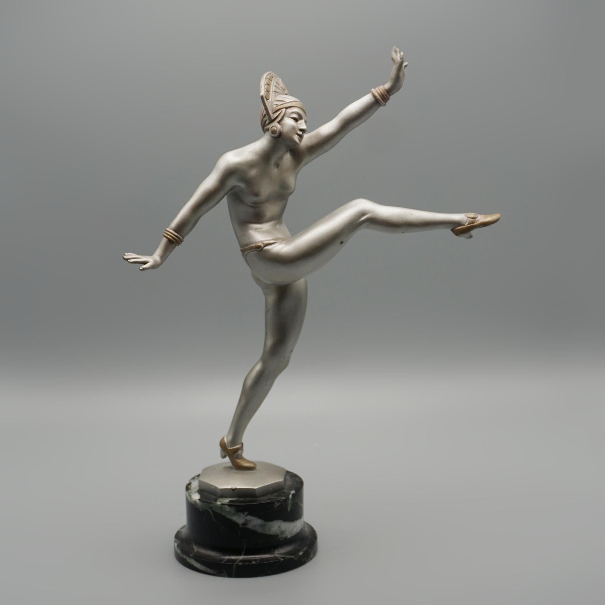 Escultura Art Decó de bronce pintado en frío, obra de JP Morante. 

