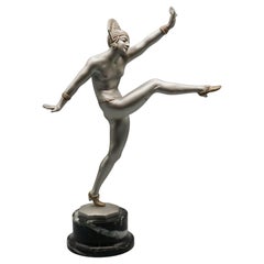 JP Morante 'Patada Alta' Una Escultura Art Decó de Bronce Pintada en Frío