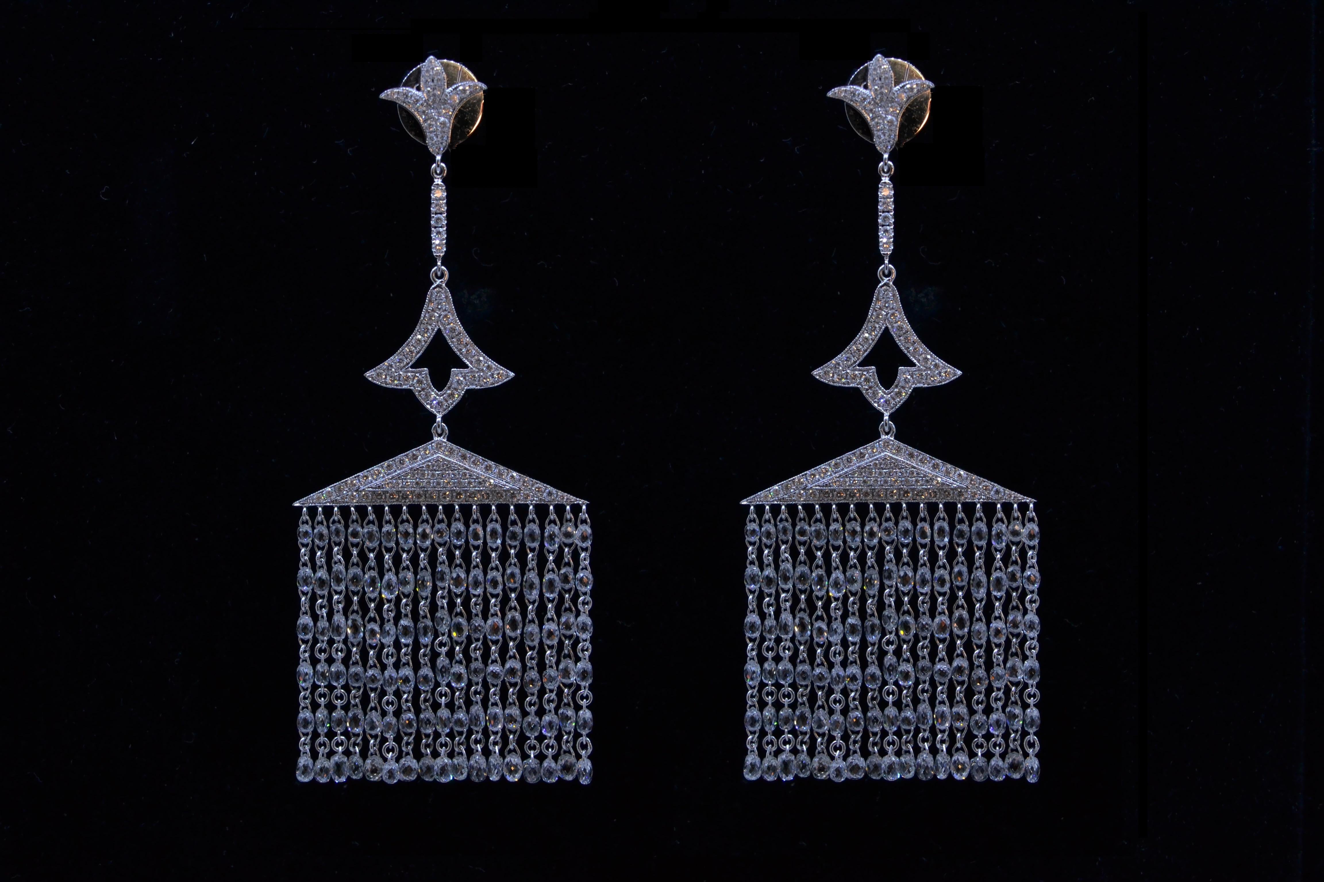 Taglio briolette JR 13,03 Carati Diamante Briolette Tassel Orecchino in oro bianco 18 carati in vendita