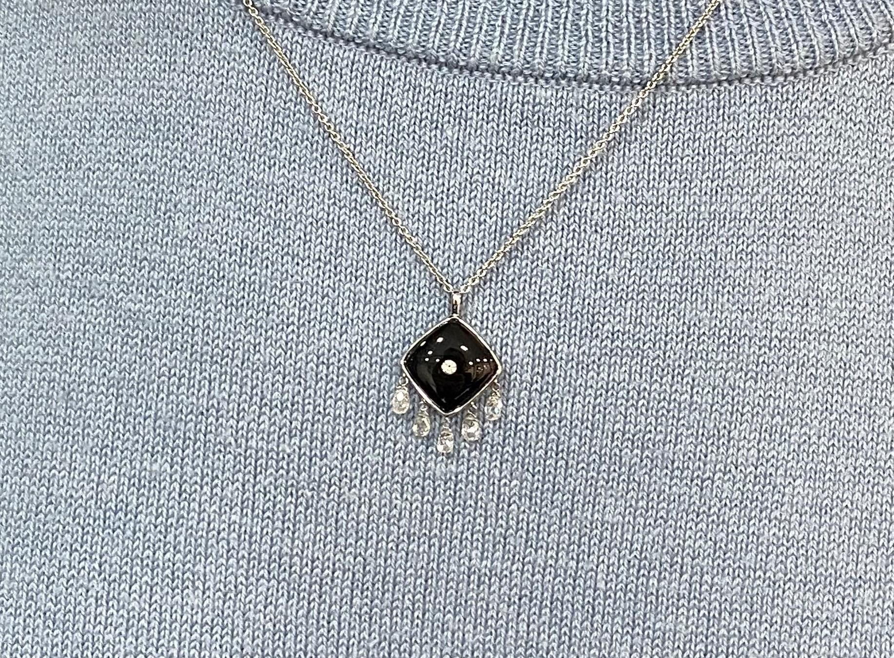 Taglio briolette Collana girocollo JR in oro bianco 18 carati con diamanti pendenti e briolette di onice nero in vendita
