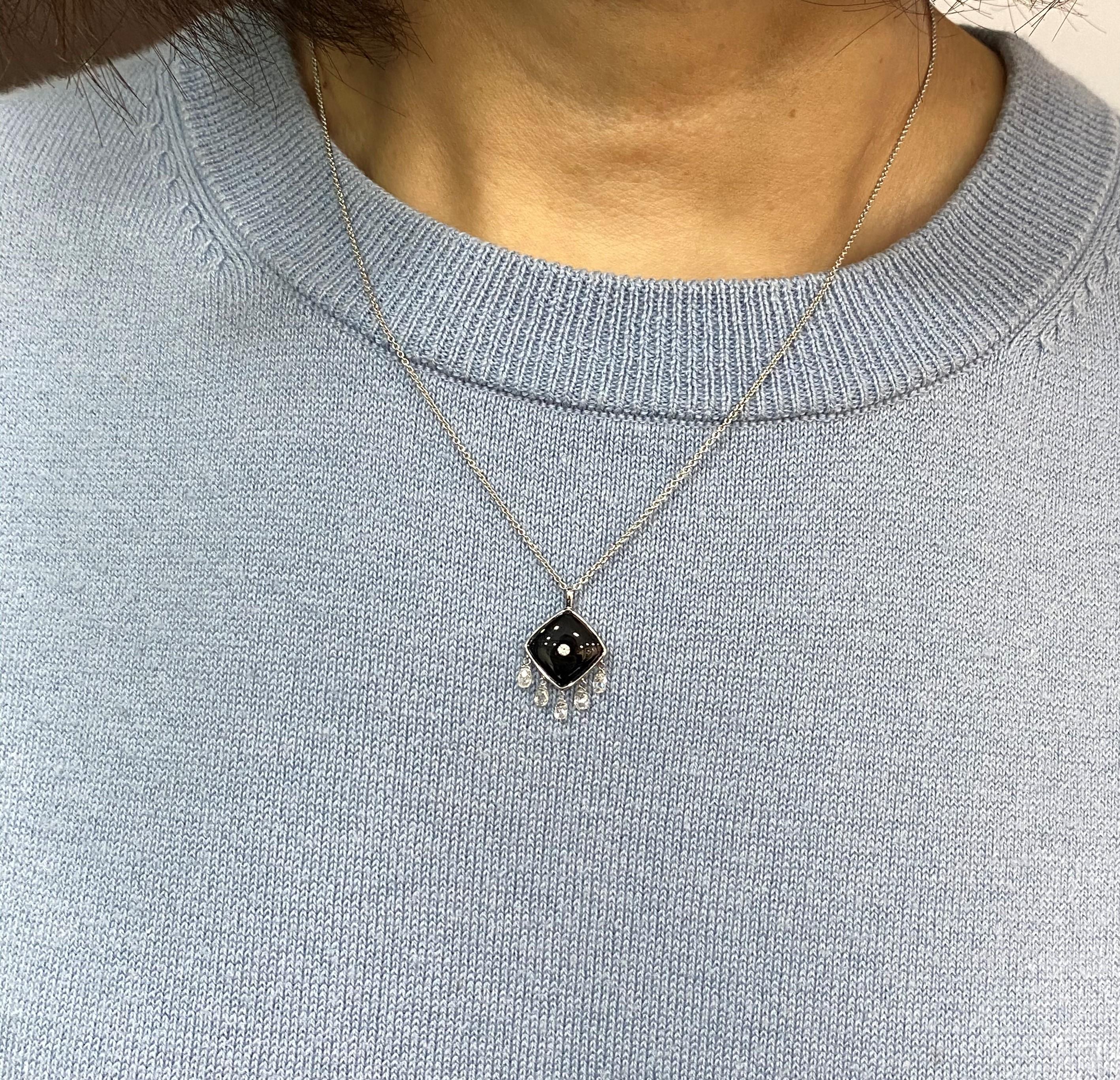 Collana girocollo JR in oro bianco 18 carati con diamanti pendenti e briolette di onice nero In condizioni Nuovo in vendita a Hong Kong, HK
