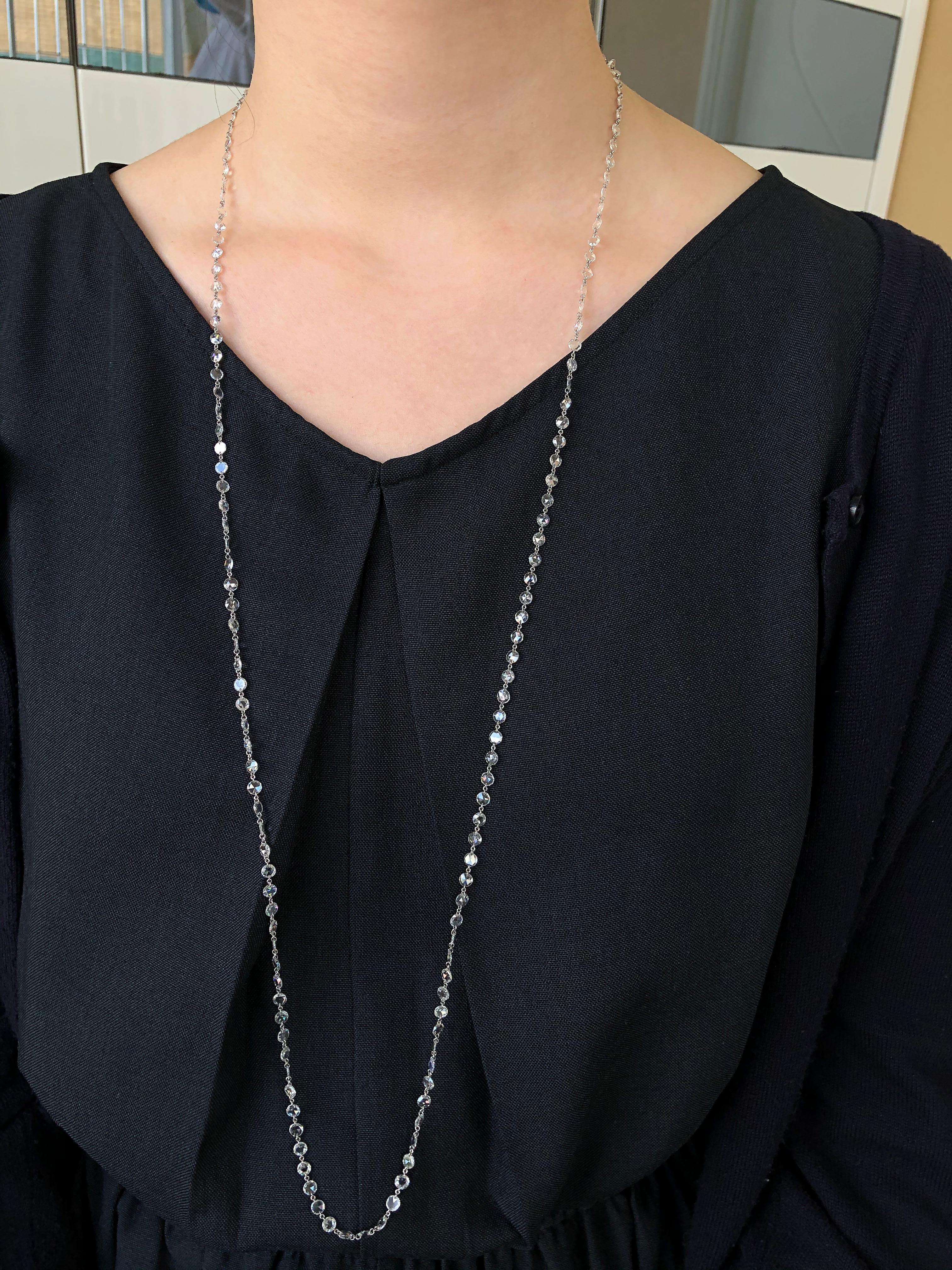 JR Collier de diamants taillés en rose de 20,78 carats

Ce collier d'affirmation offre un look complet en lui-même. Whiting est composé de ronds blancs de 3,6 à 4,10 mm.  Diamant taillé en rose relié à de l'or blanc 18 carats. Le fermoir est