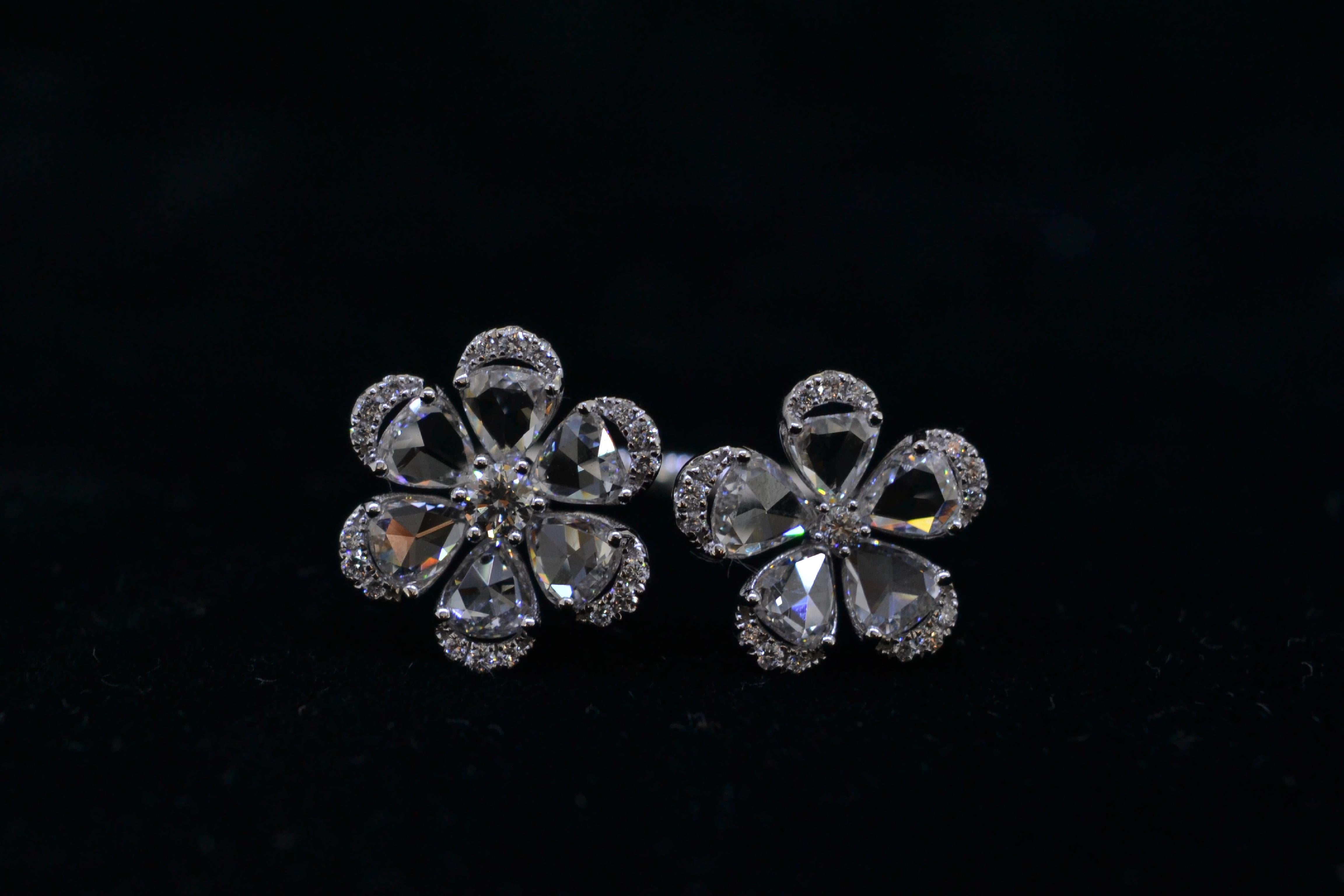 Taille rose JR Bague à double fleur en or blanc 18 carats avec diamants taille rose de 2,26 carats en vente