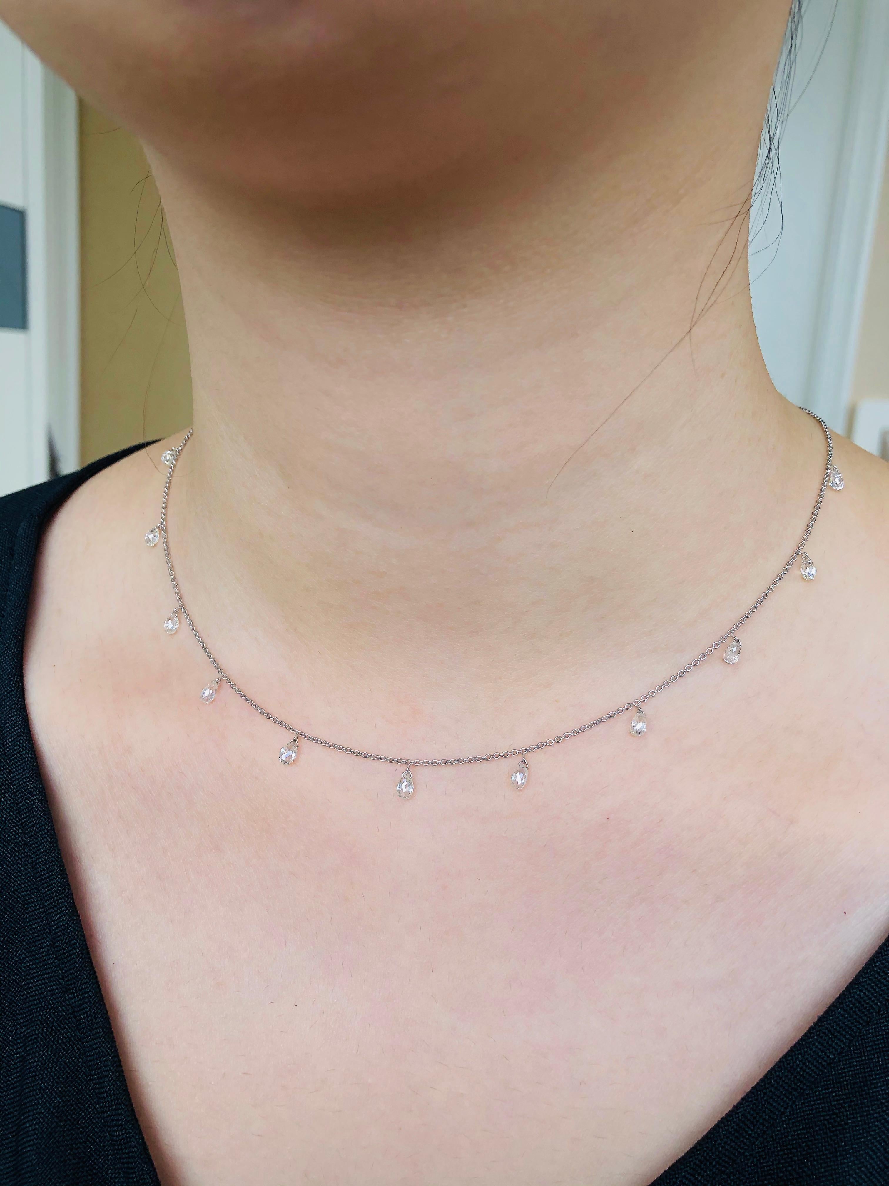 JR 2,61 Carati Diamante Briolette Dangling  Collana in oro bianco 18 carati 

Questa collana contemporanea è realizzata con 11 pezzi di diamanti Briolette e trasmette femminilità e grazia.
Il girocollo con briolette di diamanti è dotato di un anello