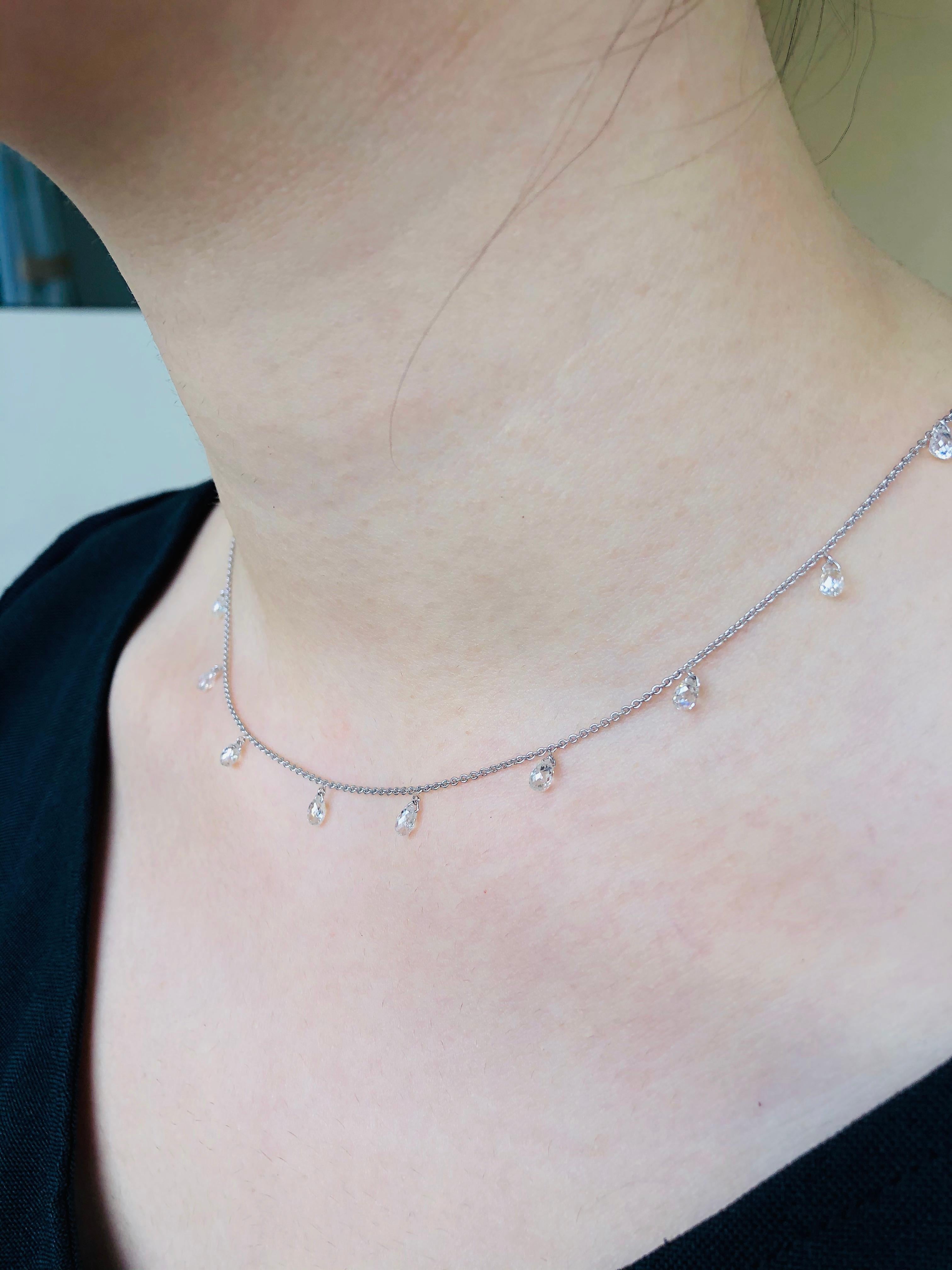 Moderno JR 2,61 Carat Diamond Briolette Dangling Collana in oro bianco 18 carati in vendita