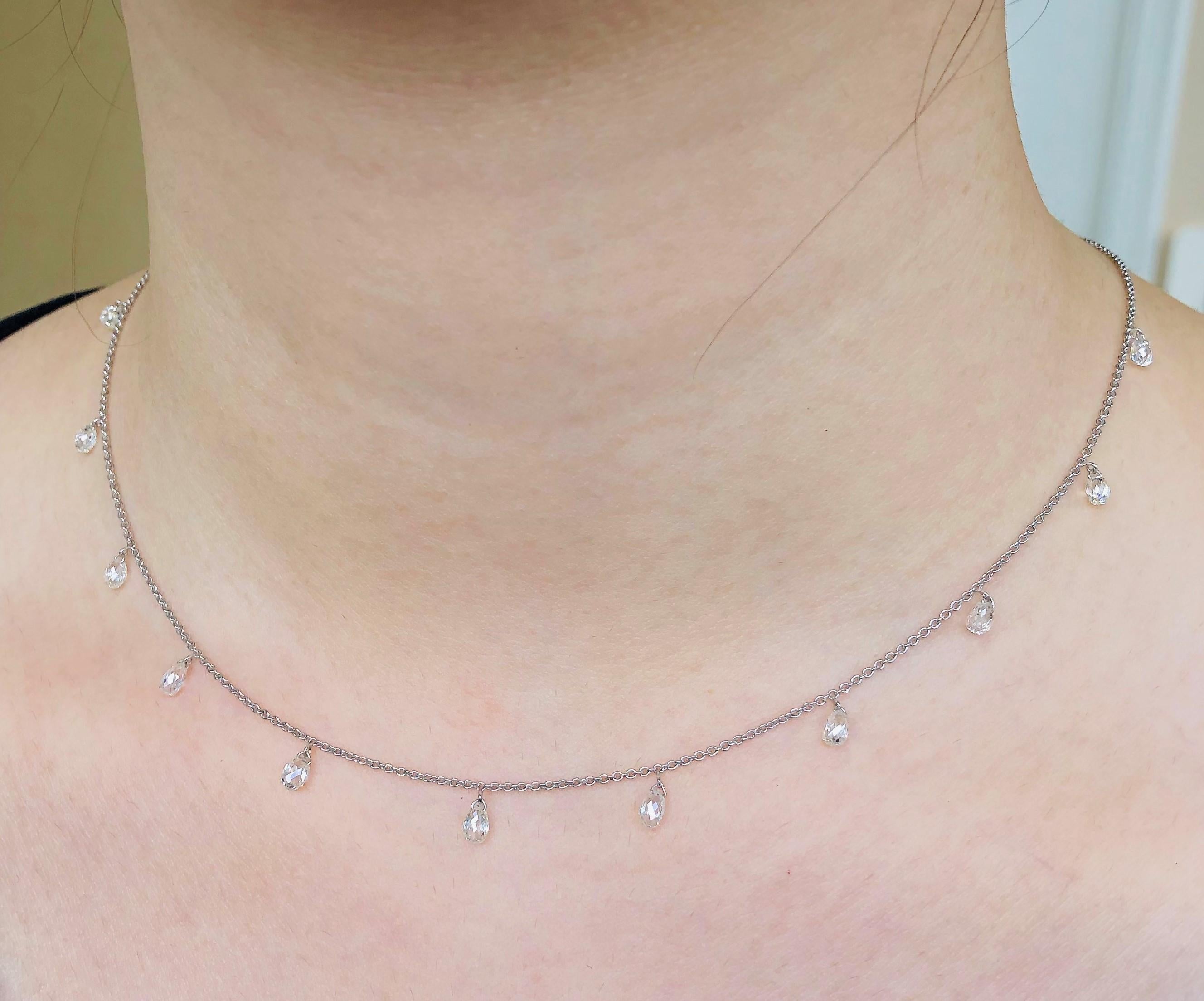 Taglio briolette JR 2,61 Carat Diamond Briolette Dangling Collana in oro bianco 18 carati in vendita