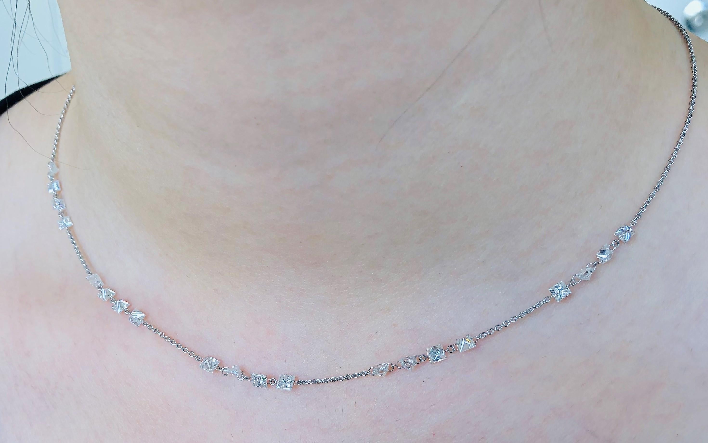 Moderno Collana JR con diamanti bianchi da 2,95 carati in oro bianco da 18 carati in vendita