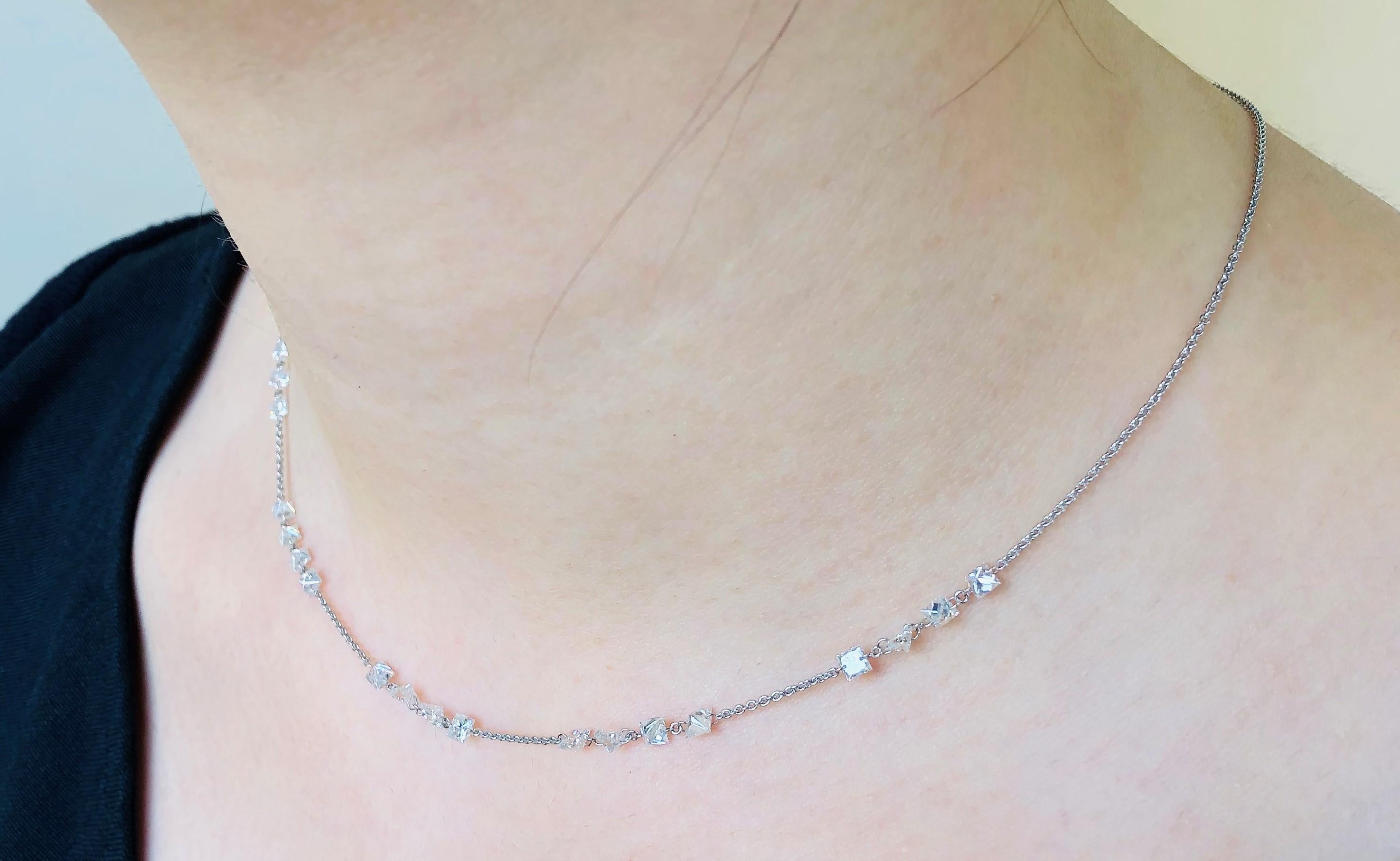 Collana JR con diamanti bianchi da 2,95 carati in oro bianco da 18 carati In condizioni Nuovo in vendita a Hong Kong, HK