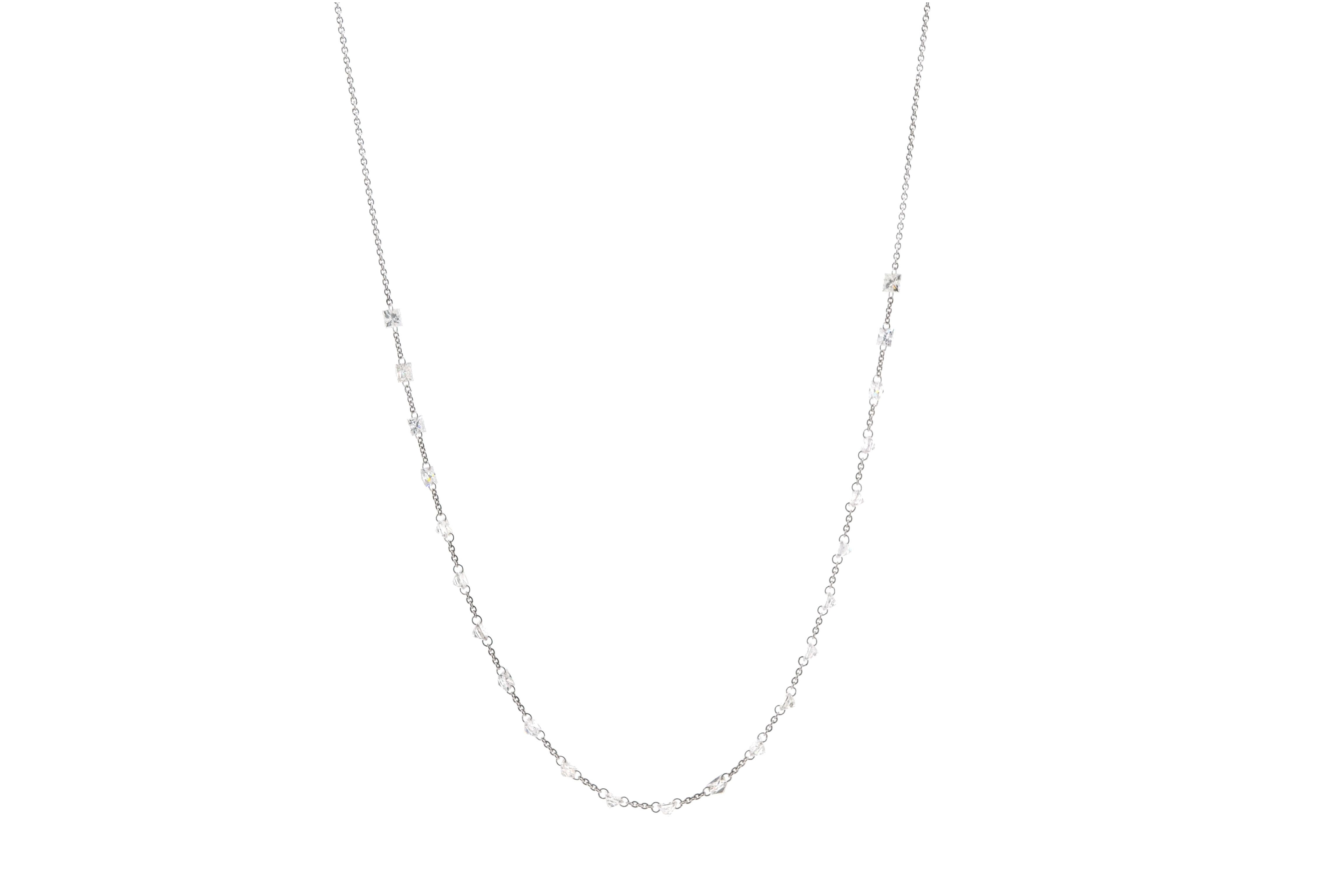 JR 3,37 Karat Weißer Bohrer Diamant 18 Karat Weißgold Halskette

Die Halskette ist mit weißen Diamanten im Prinzessinnenschliff gefertigt. Es hat Schieberegler Kugel in der Nähe der Schließe, um die Länge von 14 Zoll bis 18,5 Zoll zu justieren. Die