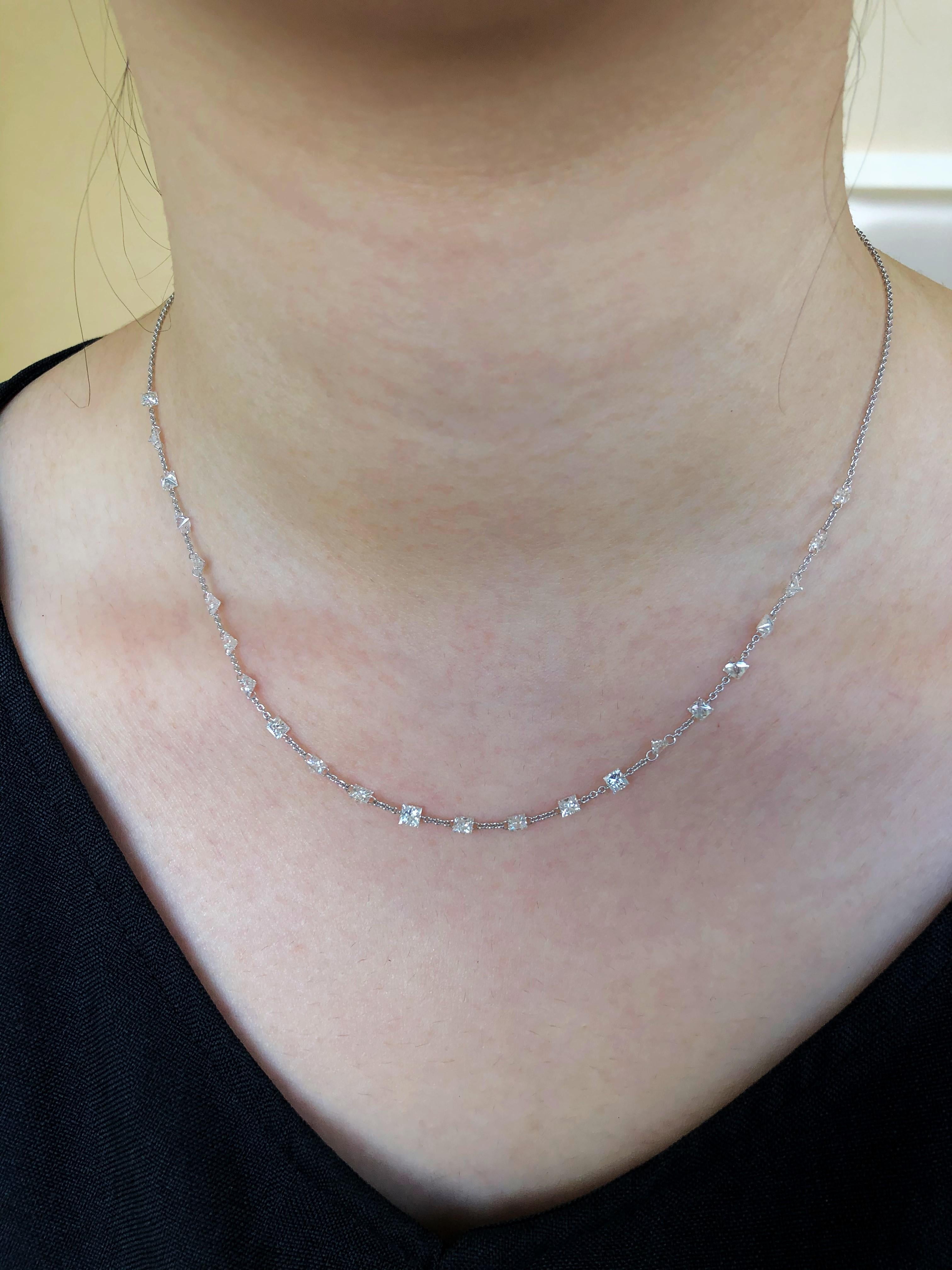 Moderne JR Collier en or blanc 18 carats avec diamants blancs brillants de 3,37 carats en vente