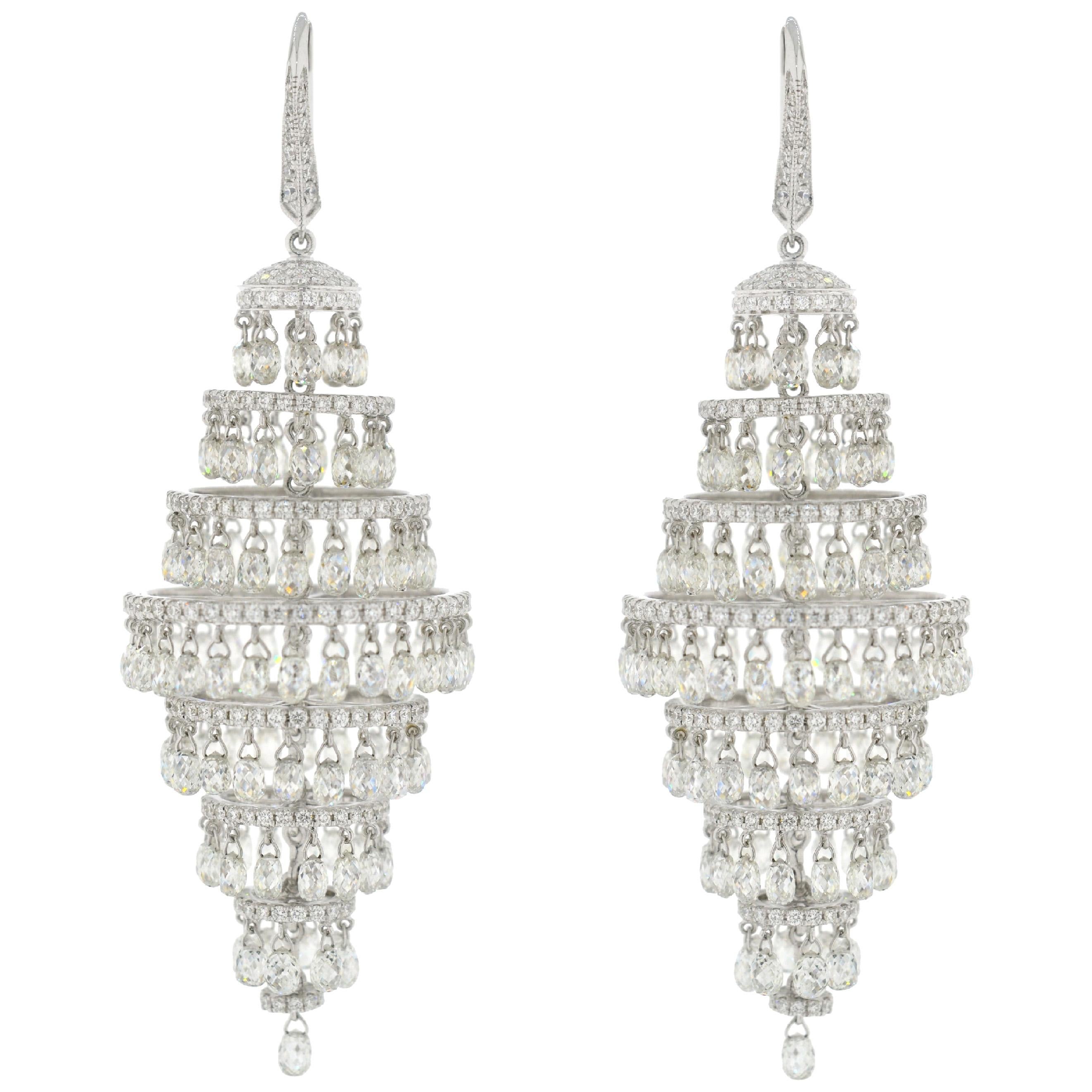 JR Boucles d'oreilles chandelier en or blanc 18 carats avec briolette en diamants de 35,08 carats