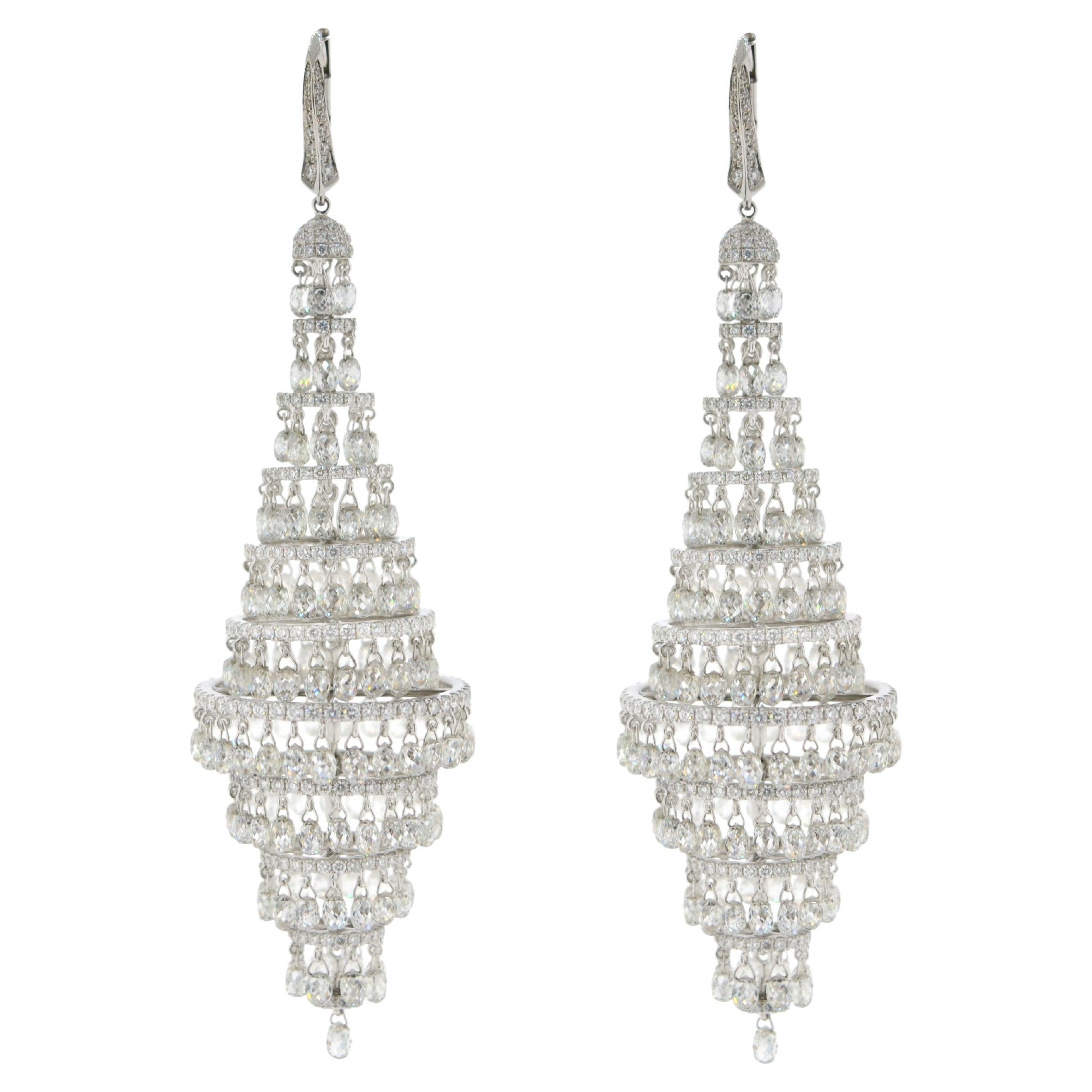 JR Boucles d'oreilles chandelier en or blanc 18 carats avec briolette de diamants 45,53 carats en vente