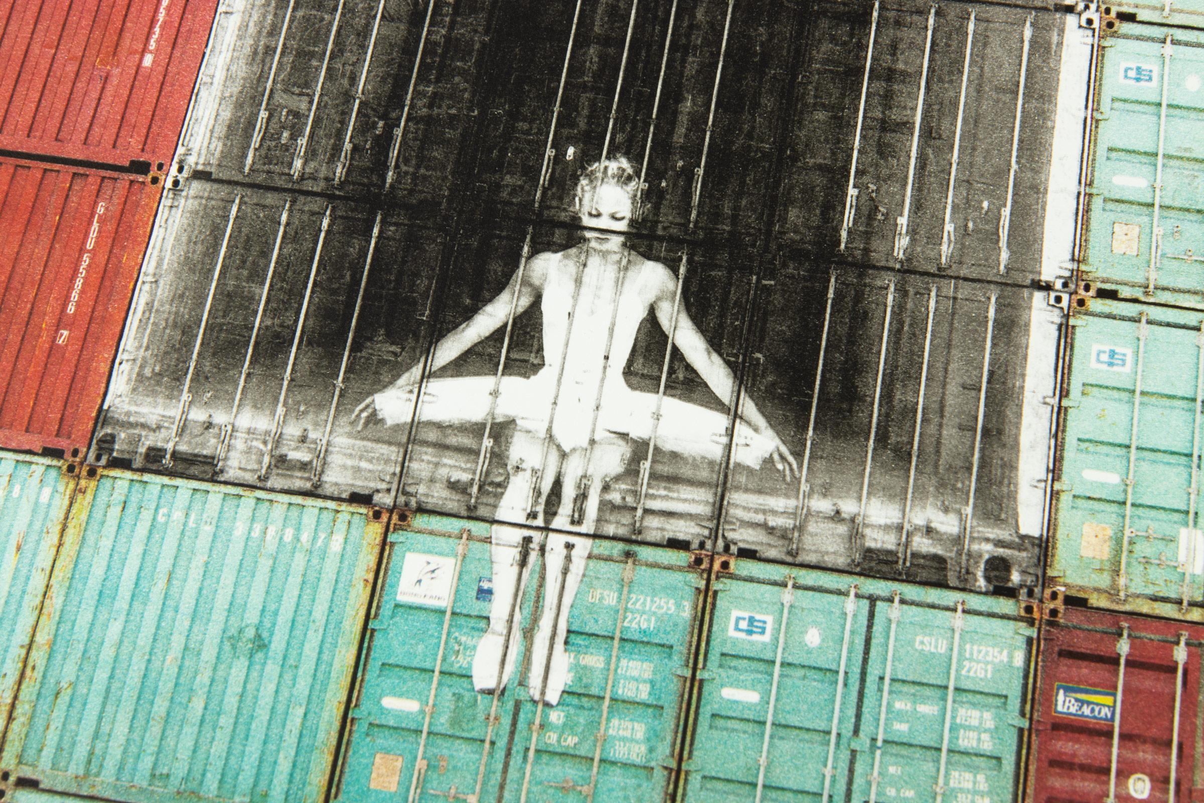 JR, Nel muro dei container - Litografia, Arte urbana, Street Art, Stampa firmata 1