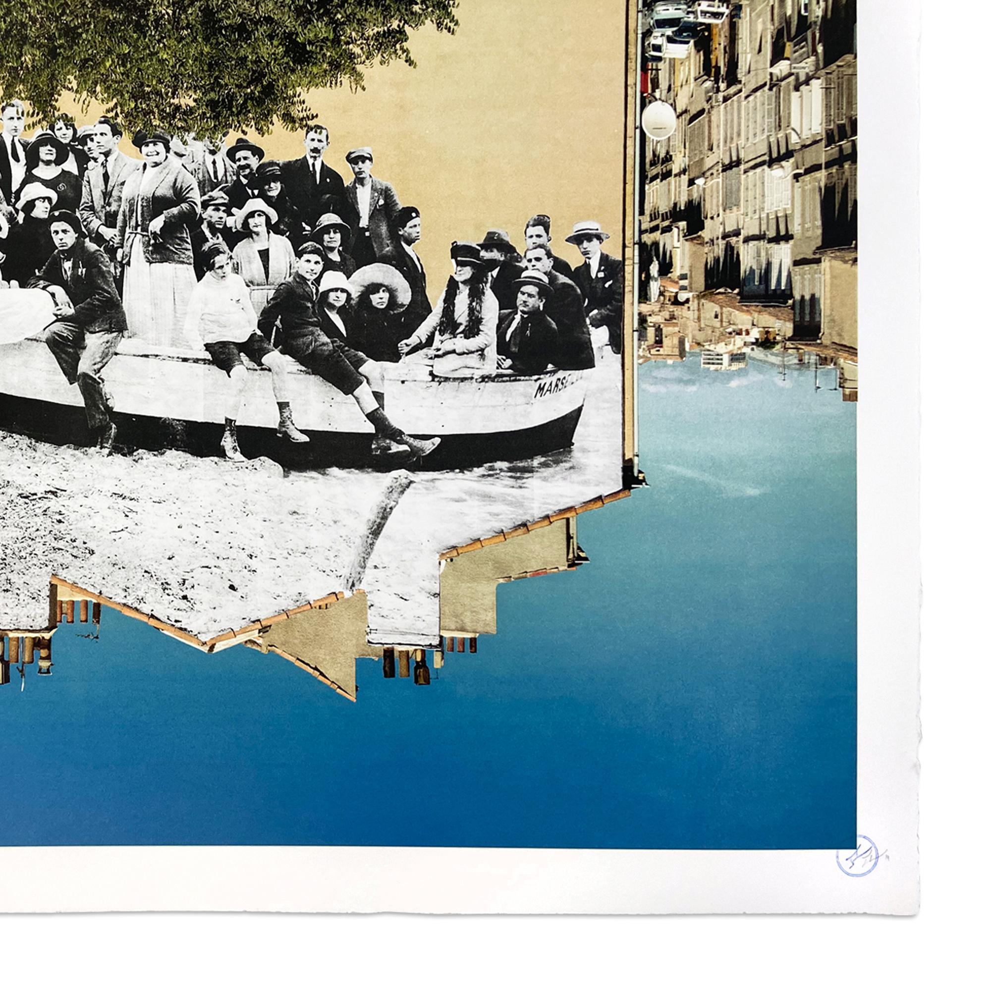 JR // Un Groupe Posant Dans Une Barque Amarrée Sur La Plage // Street Art - Art urbain Print par JR (aka Jean René)