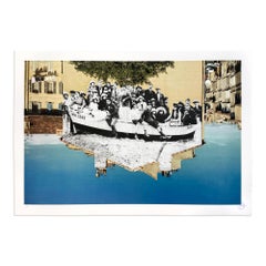 JR // Un Groupe Posant Dans Une Barque Amarrée Sur La Plage // Arte Callejero