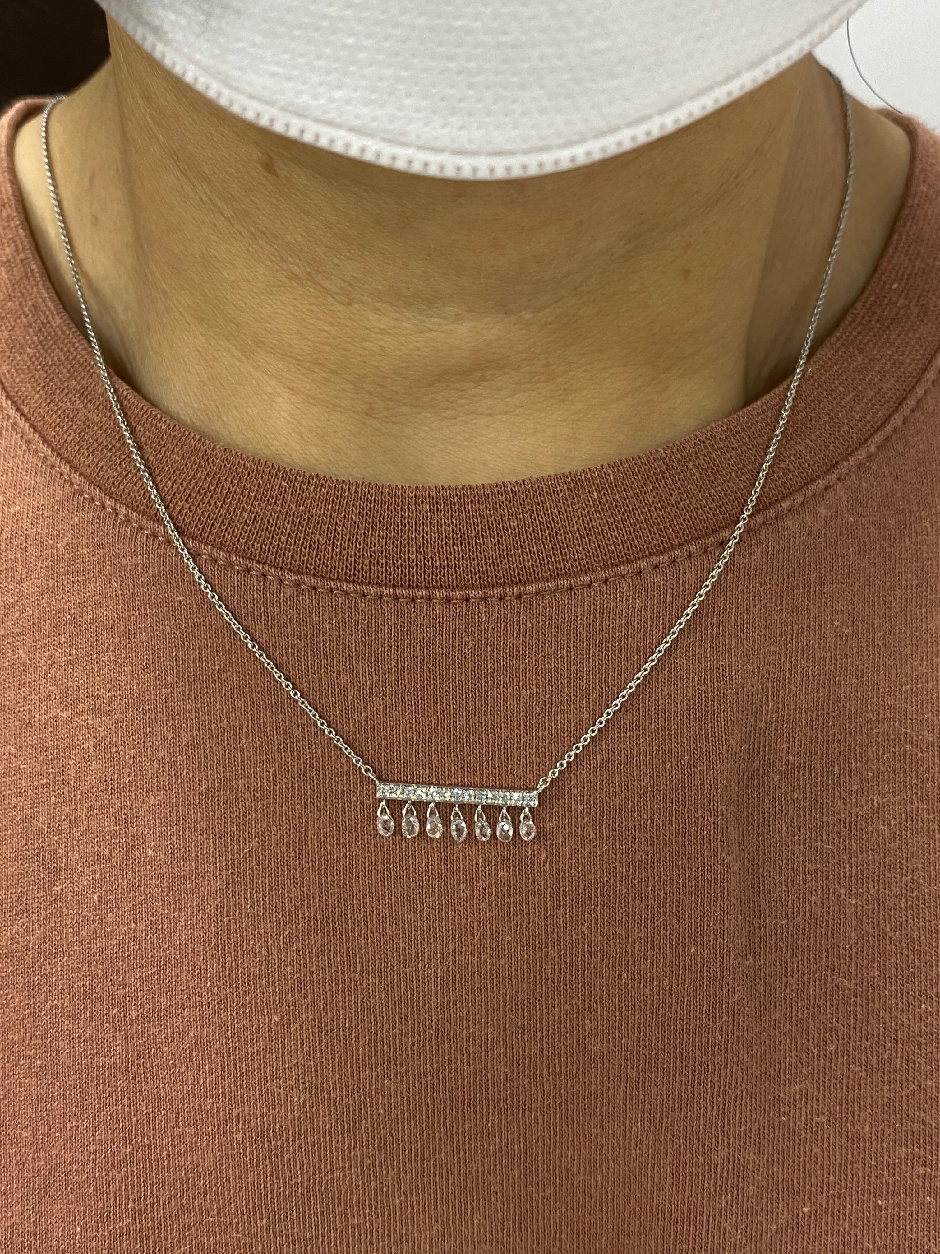 JR  Collar Colgante Briolette Diamantes Oro Blanco 18 Kilates

Esta pieza está hecha a mano. Todos los diamantes están engastados a mano por un maestro engastador de diamantes con la máxima calidad artesanal. Esta pieza es de oro blanco y también
