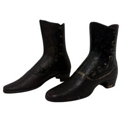 J.R. Palmenbergs & Sons NY, vicino a Pr di manichini in ghisa che formano stivali e fermi per porte