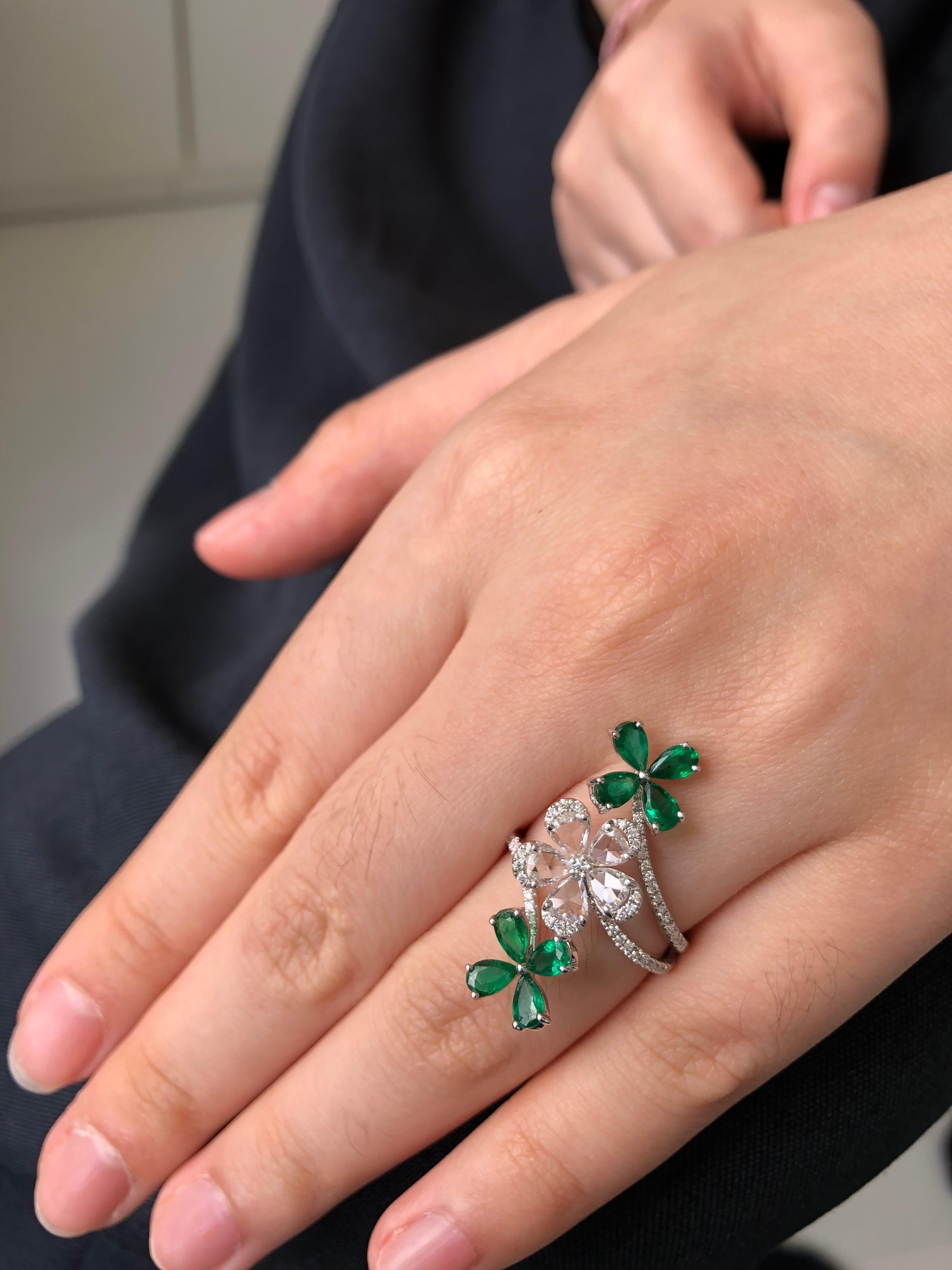 Women's JR Rose Cut Diamond and Emerald Flower 18 Karat White Gold Ring For Sale