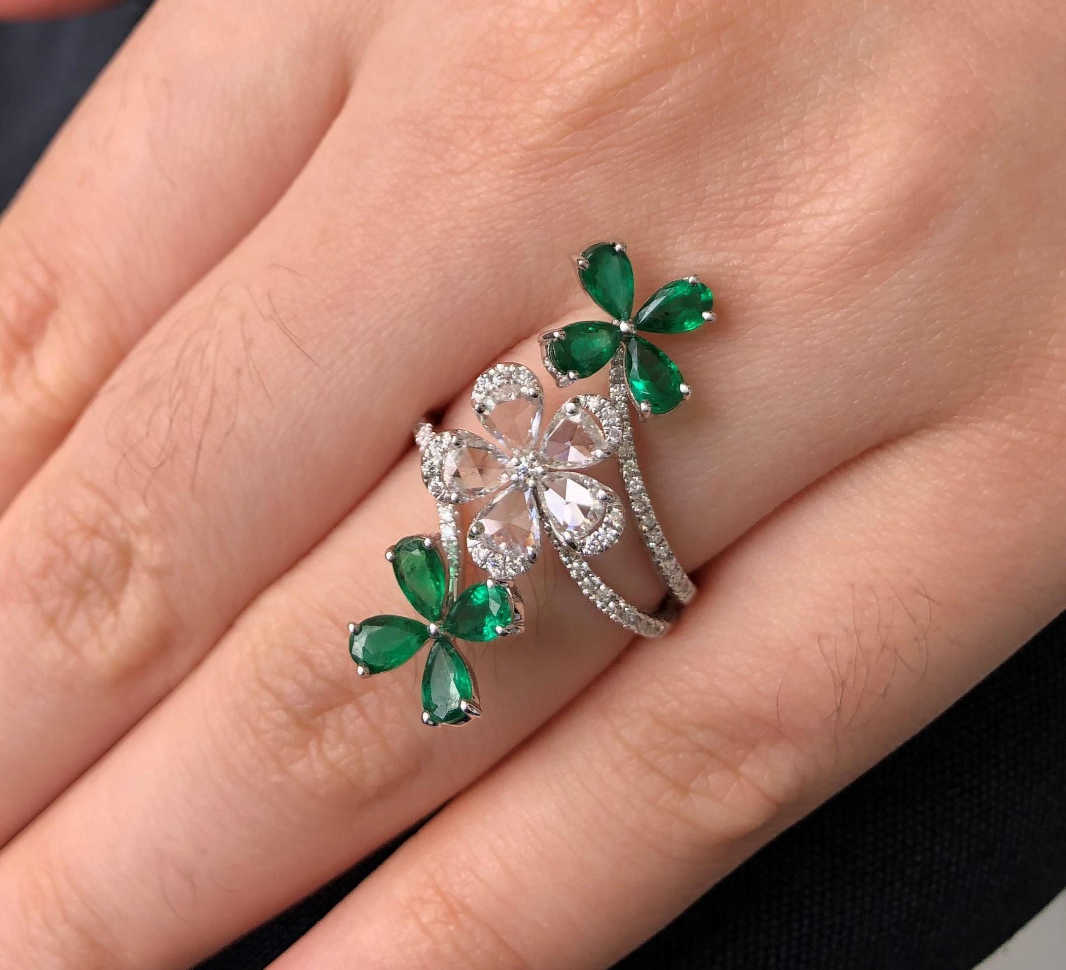 JR Rose Cut Diamond and Emerald Flower 18 Karat White Gold Ring For Sale 1