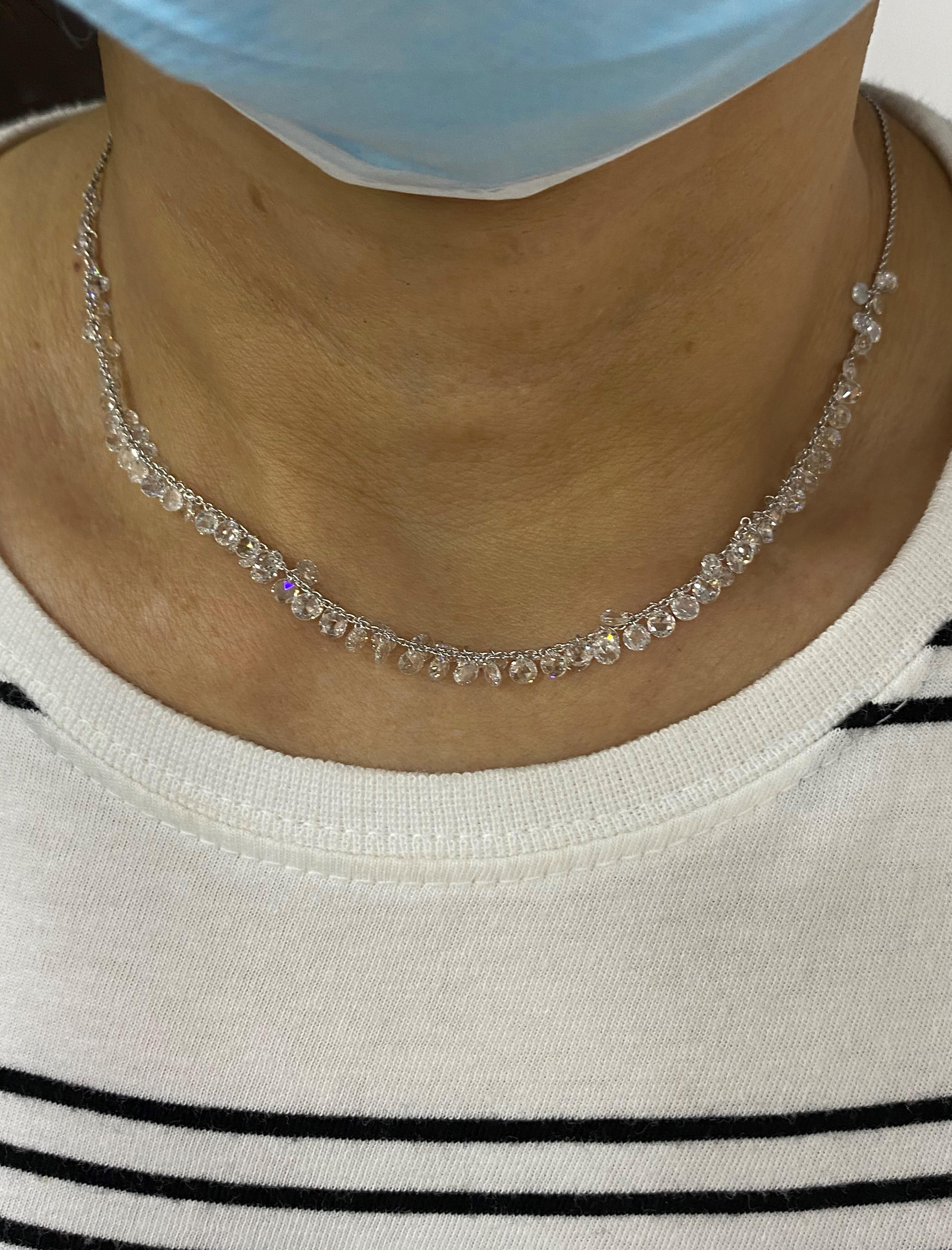 JR 6.26 Carat Rose Cut Floral Dangling Necklace 18 Karat White Gold

Ce collier contemporain est composé de diamants taillés en rose forée et évoque la féminité et la grâce. Le collier pendentif fleuri en diamant taillé en rose peut être ajusté à la