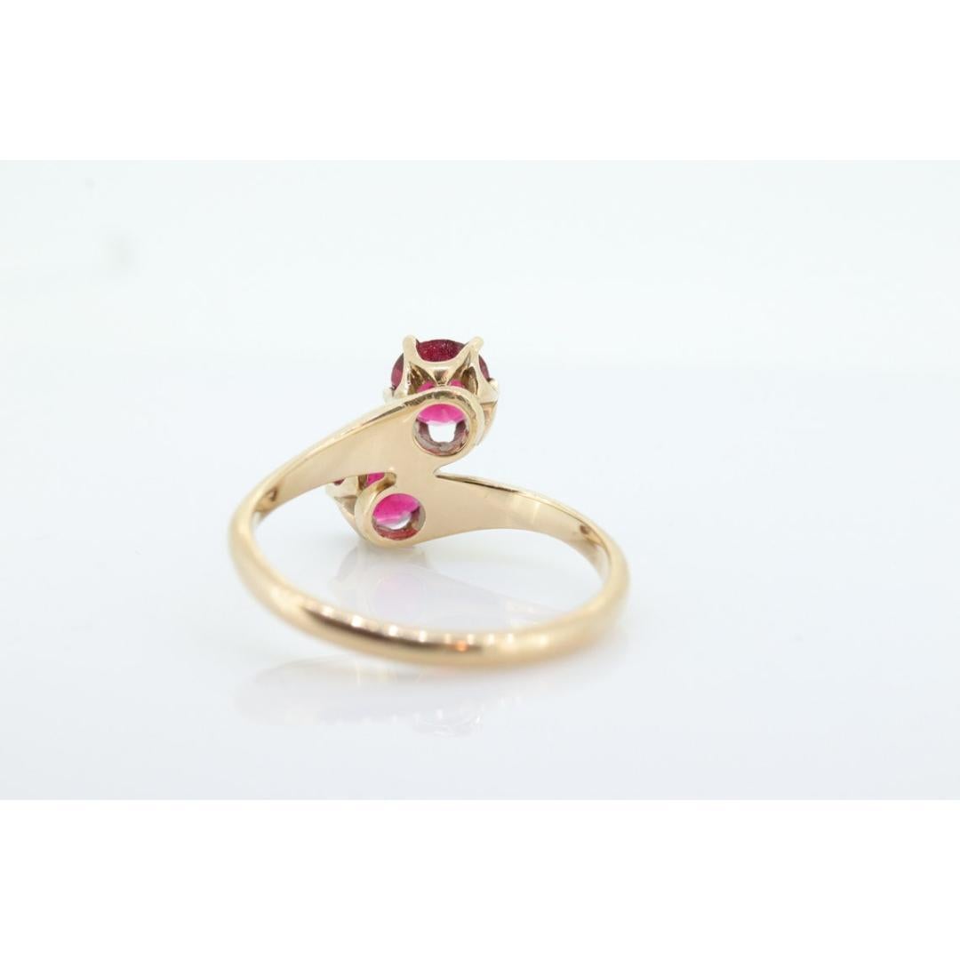 JR Wood 14K Garnet Twin Band. Vintage Jr Wood and Sons Garnet Victorian claw In Good Condition For Sale In Port Charlotte, FL
